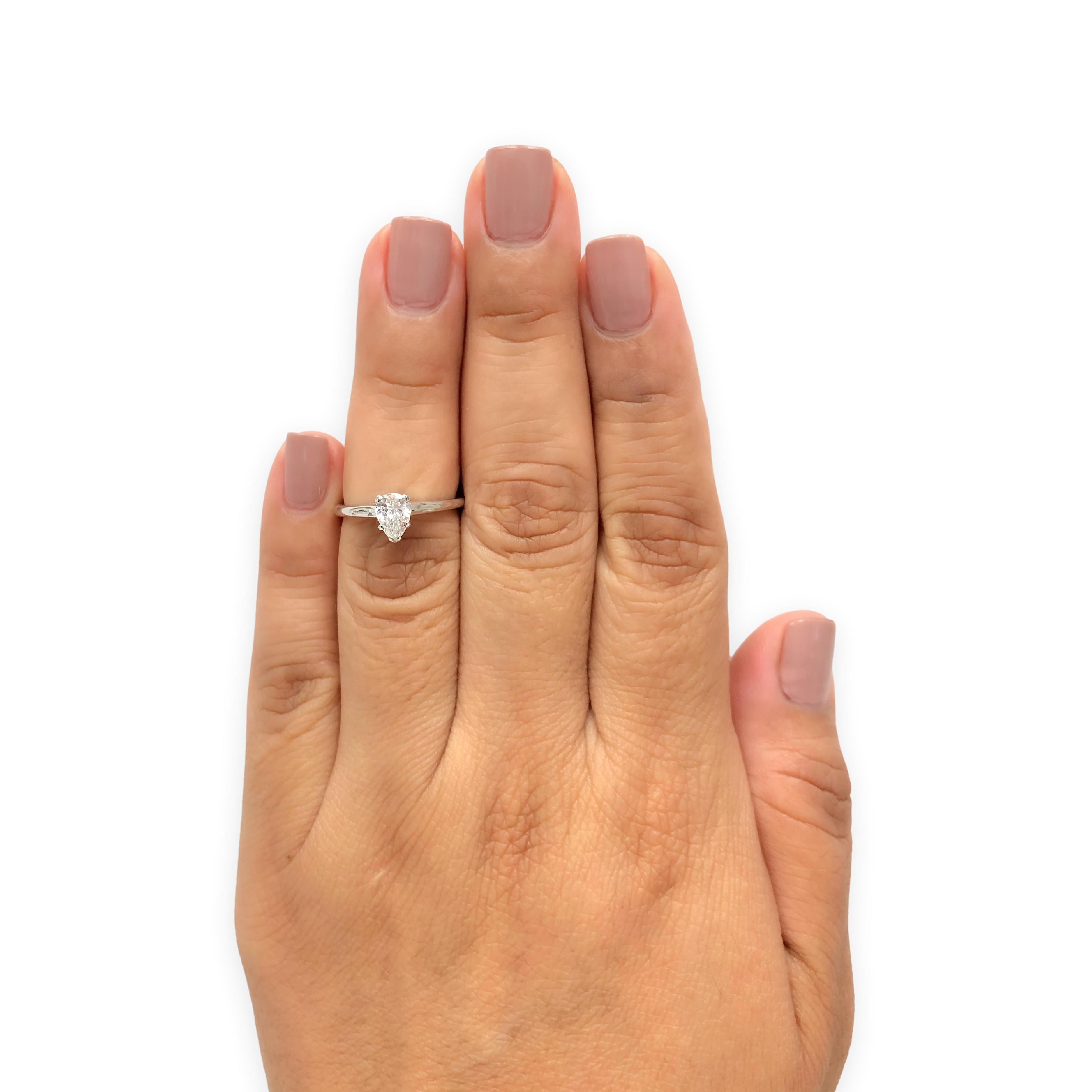 Tiffany & Co. Anello di fidanzamento in platino di metà secolo con diamante a forma di pera da 0,54 carati in vendita 1