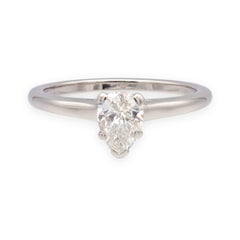 Tiffany & Co. Anello di fidanzamento in platino di metà secolo con diamante a forma di pera da 0,54 carati