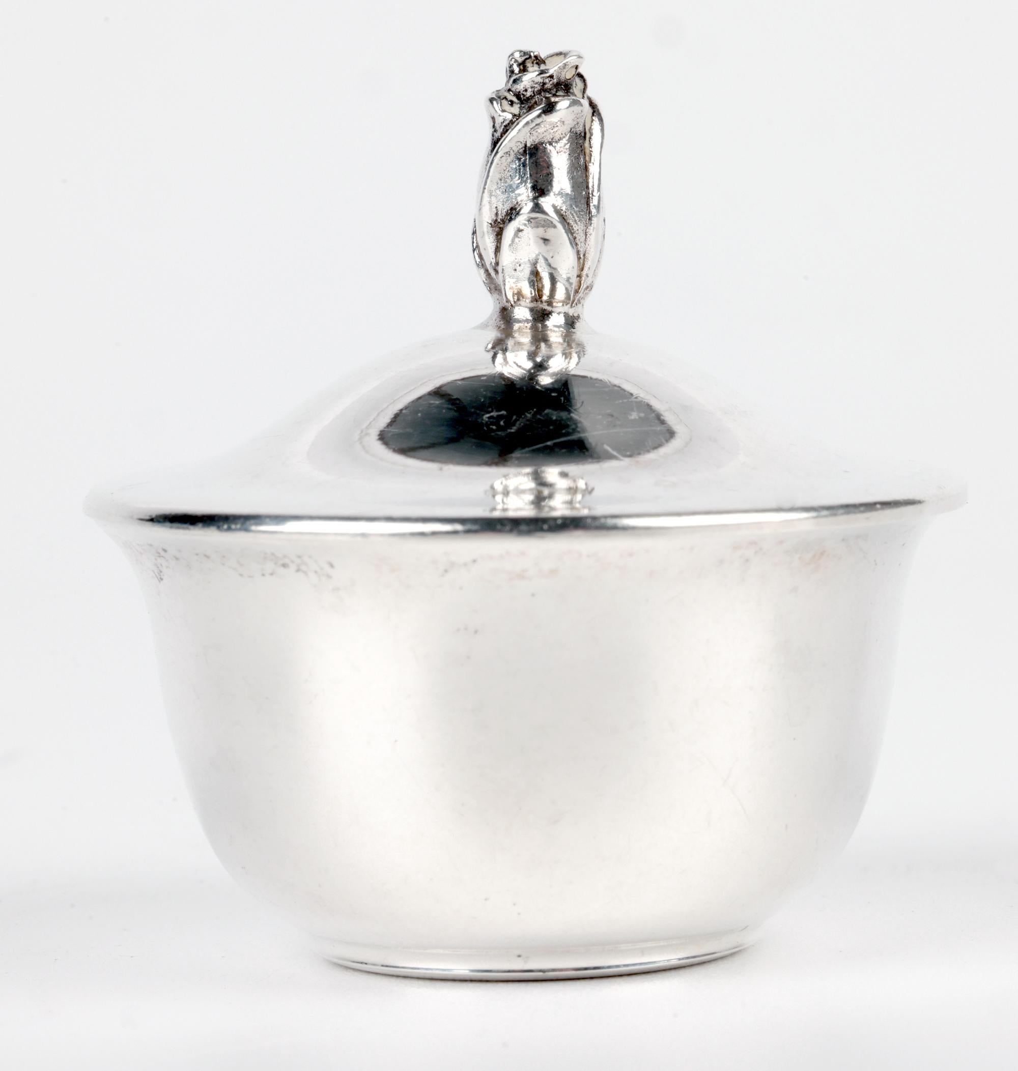 Tiffany & Co. Ciotola in miniatura con coperchio in argento di metà secolo in vendita 2