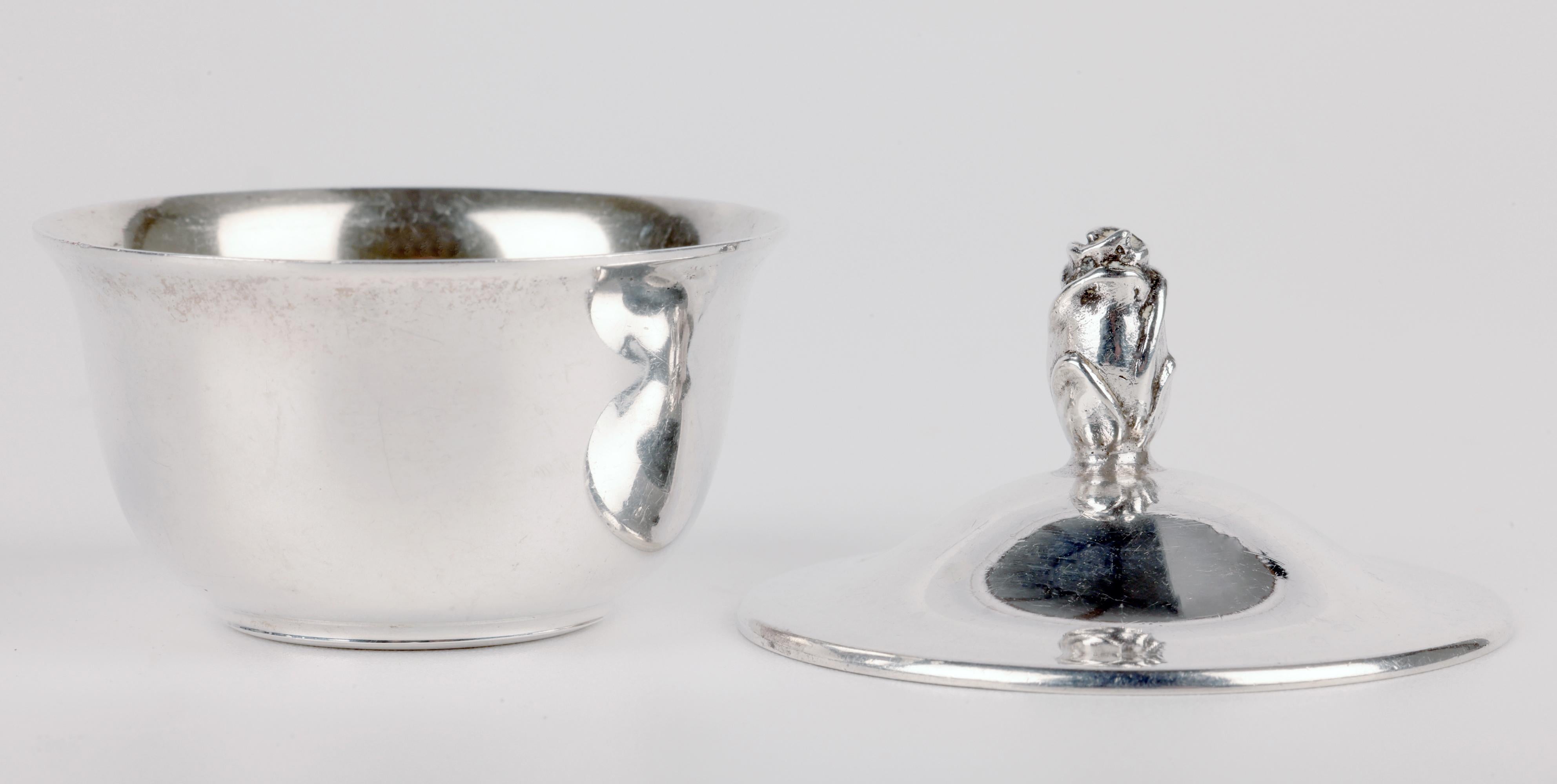 Mid-Century moderno Tiffany & Co. Ciotola in miniatura con coperchio in argento di metà secolo in vendita
