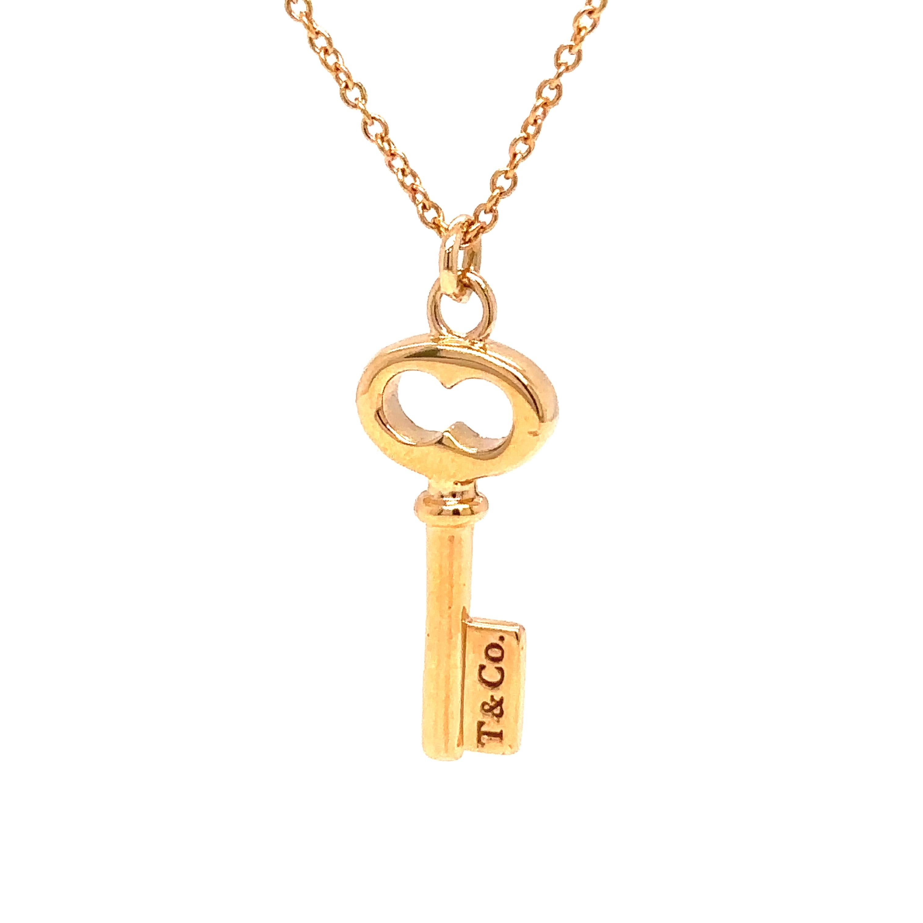 Tiffany & Co Mini Oval Key Pendant in 18ct Rose Gold, on a 16 inch chain, around .75 inch long.

Metal: 18ct Rose Gold
Carat: N/A
Colour: N/A
Clarity: N/A
Cut: N/A
Weight: 3.5 grams
Engravings/Markings: N/A

Size/Measurement: 16in chain

Current