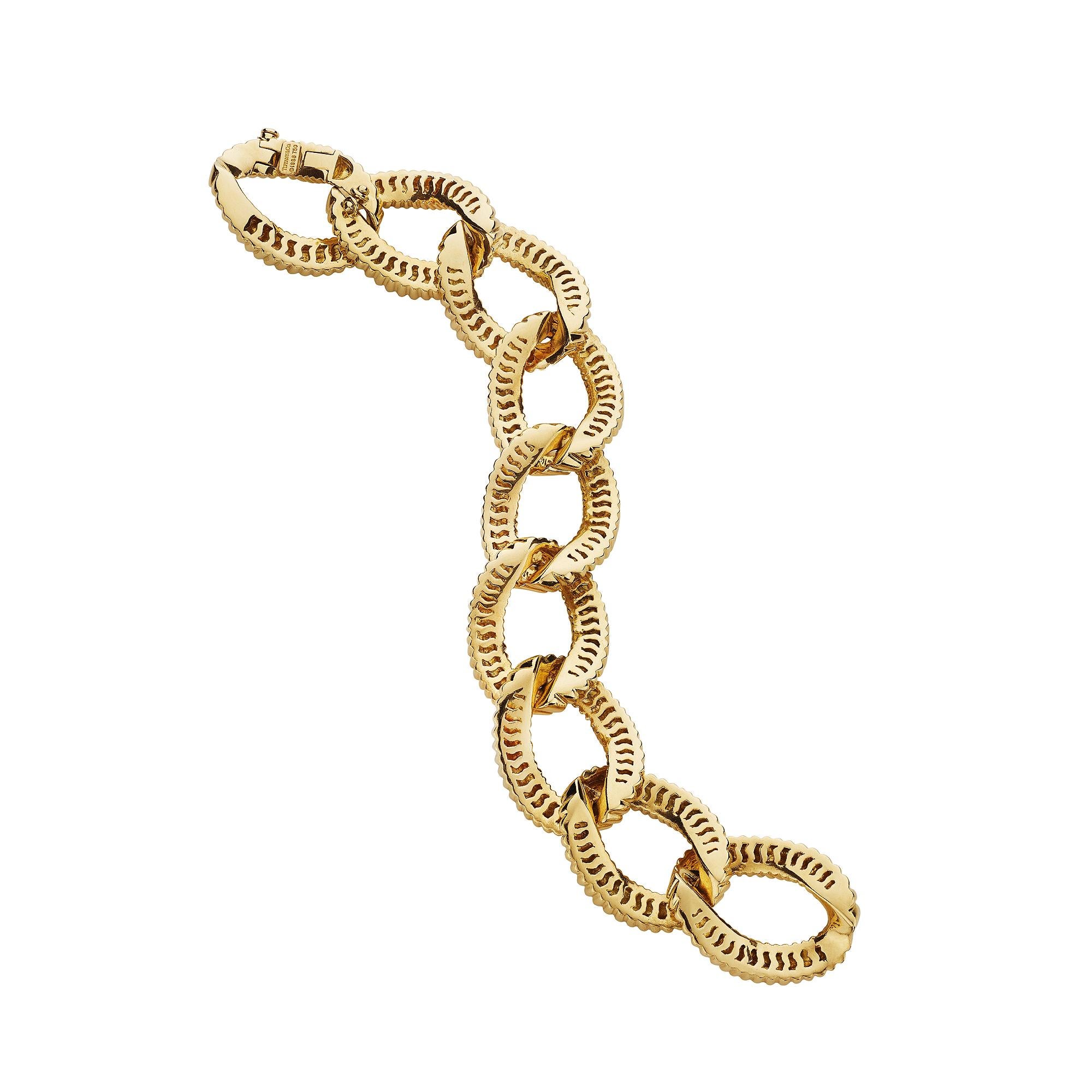 Tiffany & Co. Modernist Gold Textured Link Bracelet In Excellent Condition For Sale In Greenwich, CT
