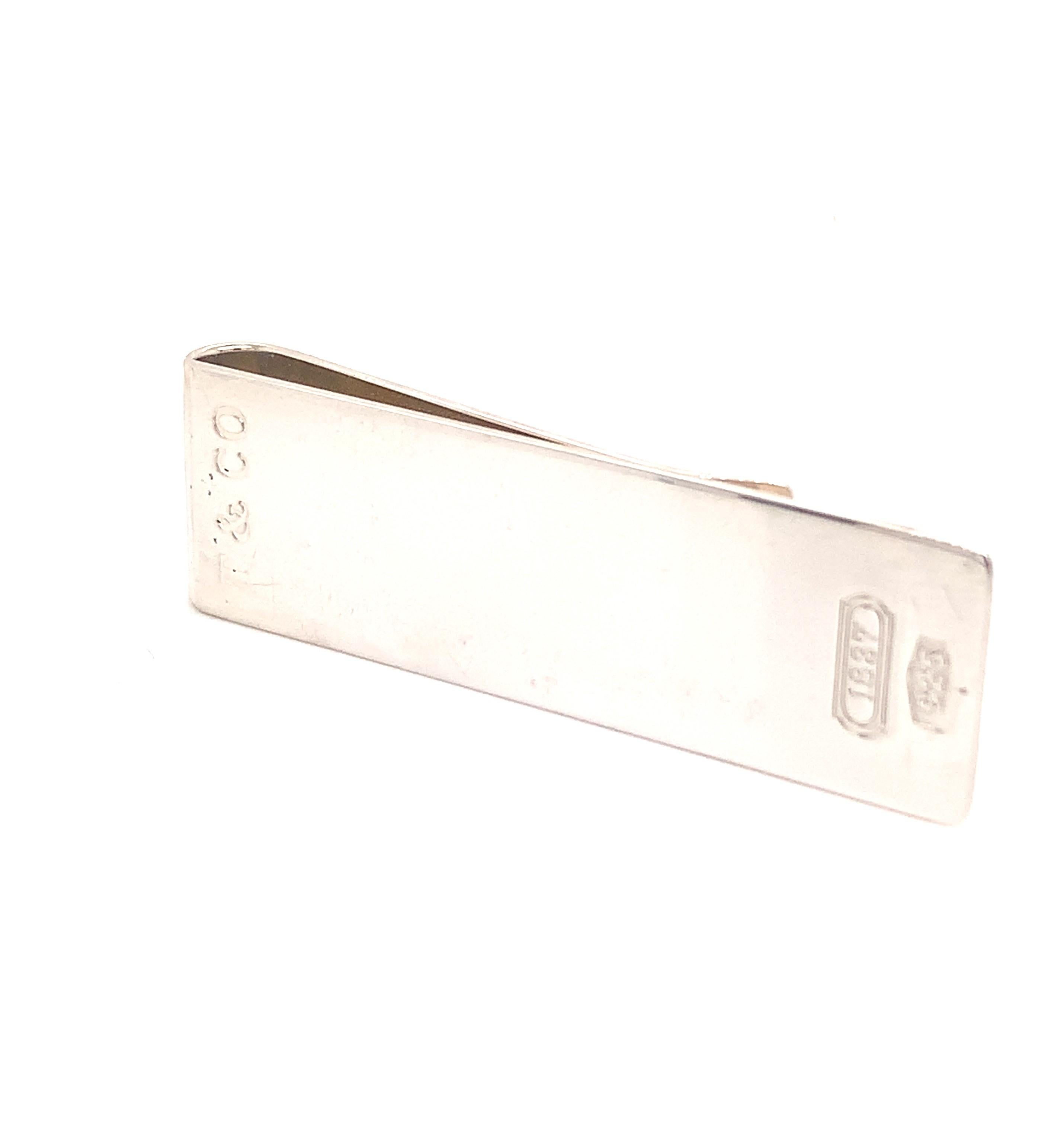 Tiffany & Co. Money Clip Sterling Silber 925 21::7 Gramm TIF22

Mit einem Gewicht von 21::7 Gramm

100% authentisch garantiert

Neu poliert und sieht aus wie neu Zustand

Wir haben viele Bilder aus verschiedenen Blickwinkeln für Sie zu sehen:: wie