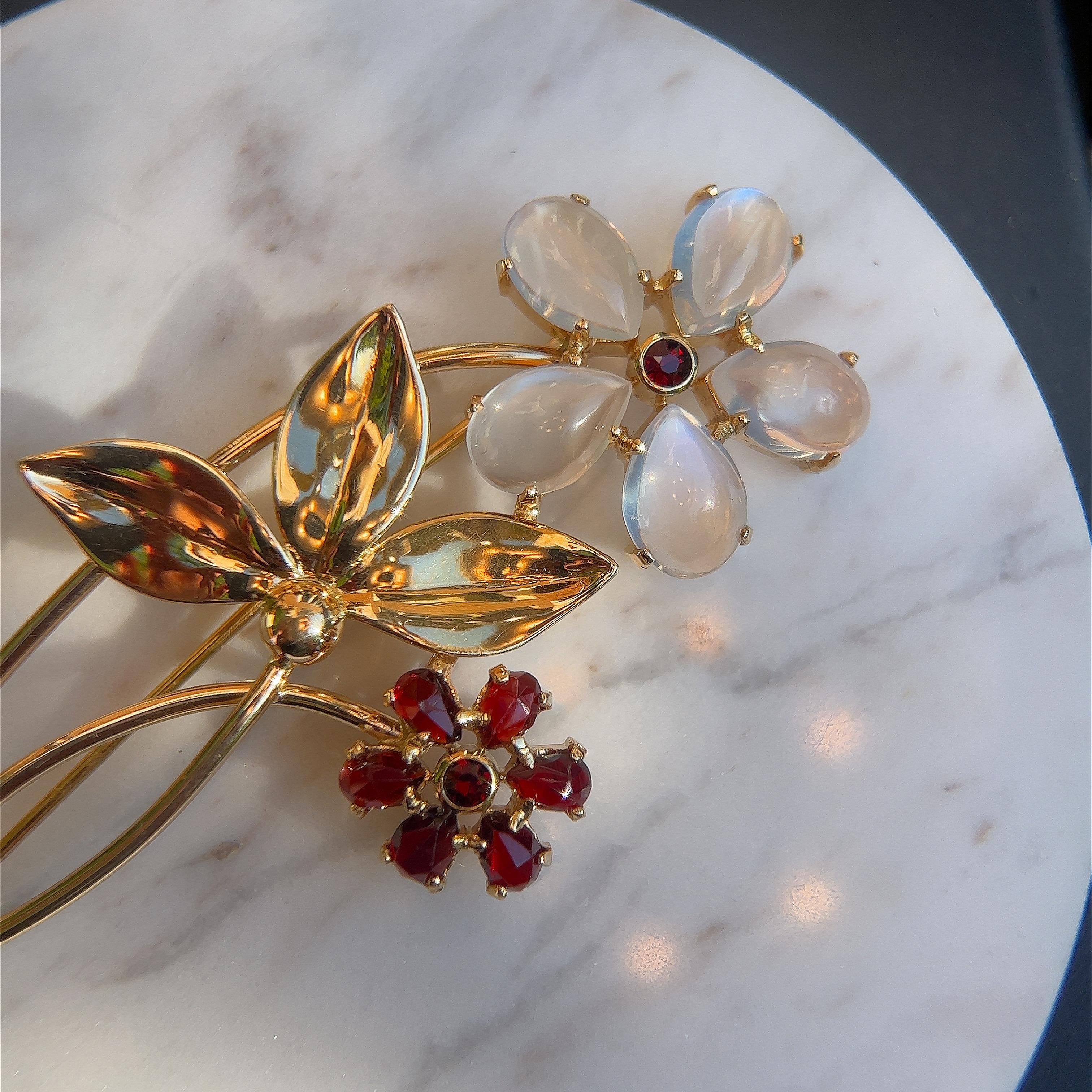Tiffany & Co. Moonstone and Garnet Flower Pin. 1940s. For Sale 2