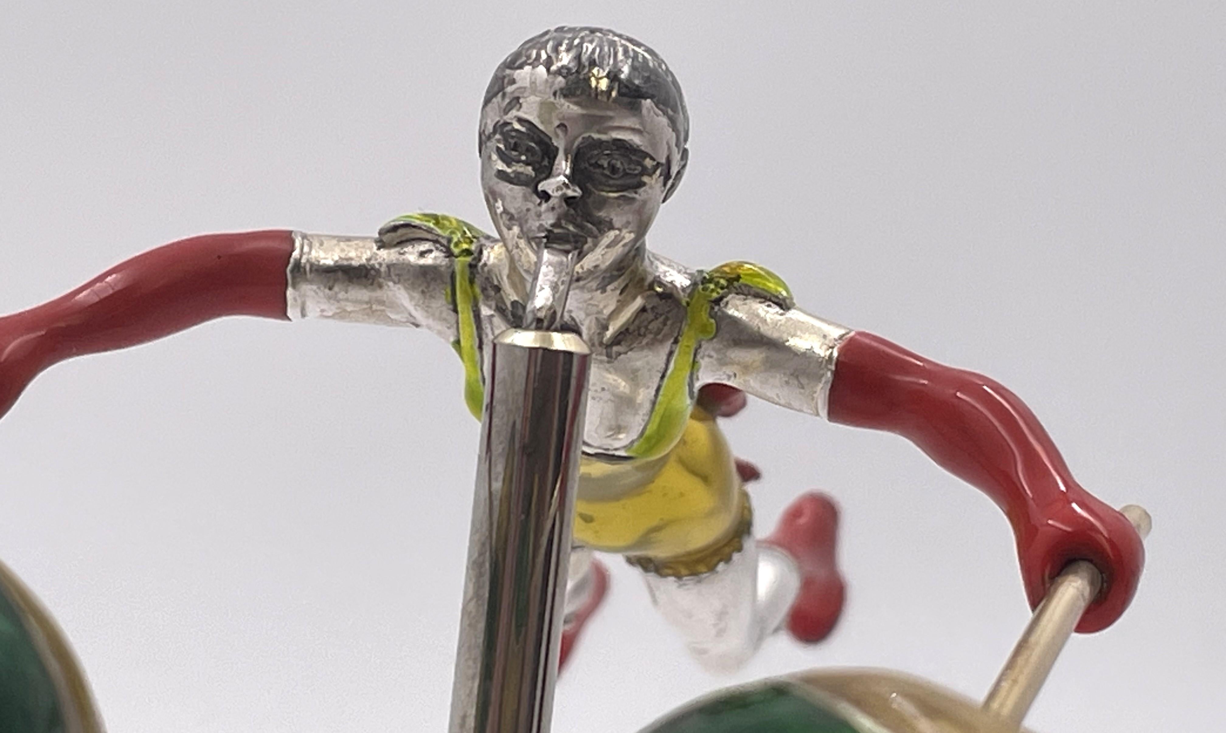 XX secolo Tiffany & Co. Set di 2 statuette del circo acrobatico A.A. Moore in argento e smalto in vendita