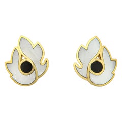 Tiffany & Co. Boucles d'oreilles à motif de plumes en nacre et onyx