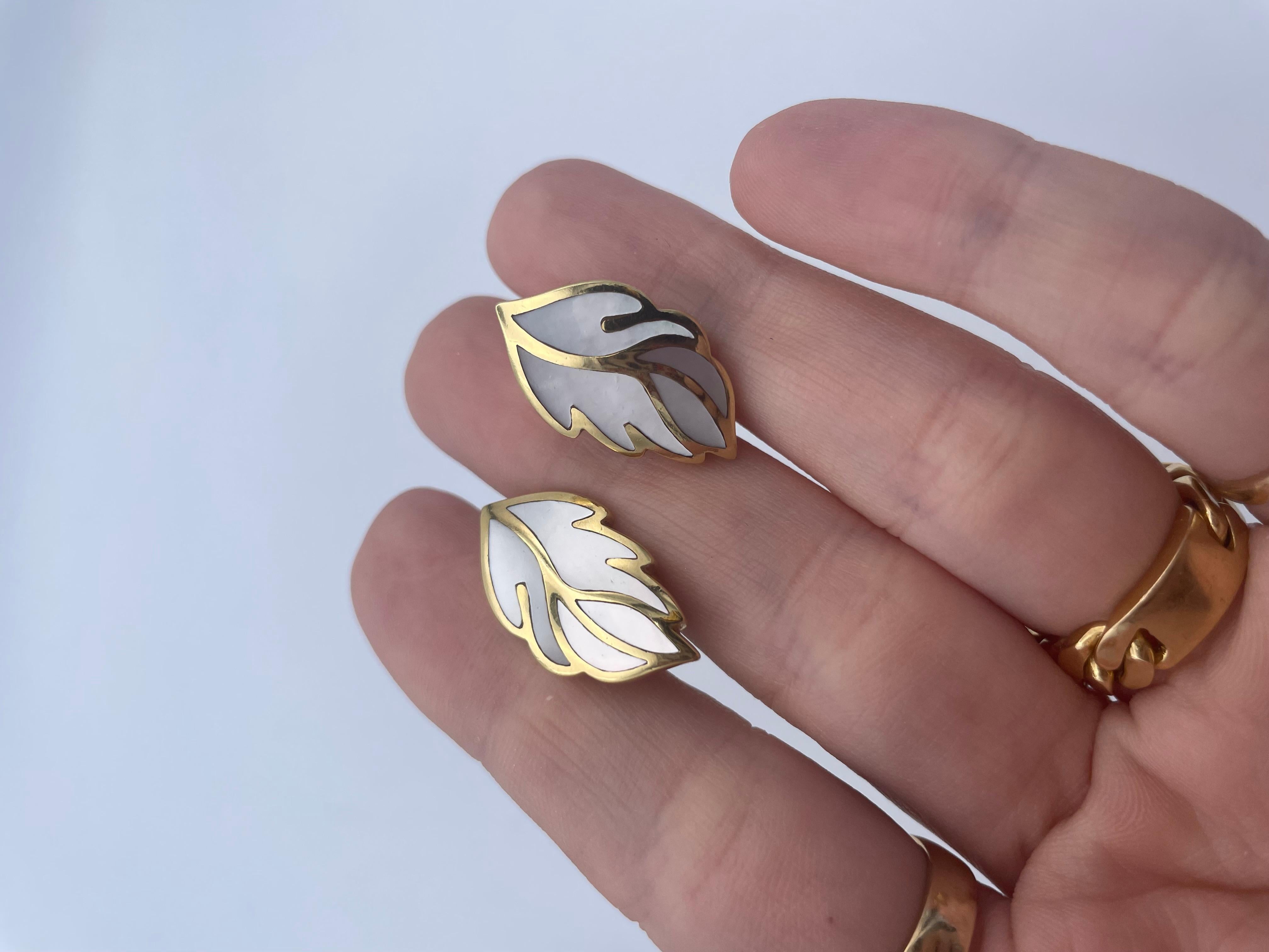 Tiffany & Co. Leaf Mother-of-Pearl Gold Earrings In Excellent Condition In New York, NY