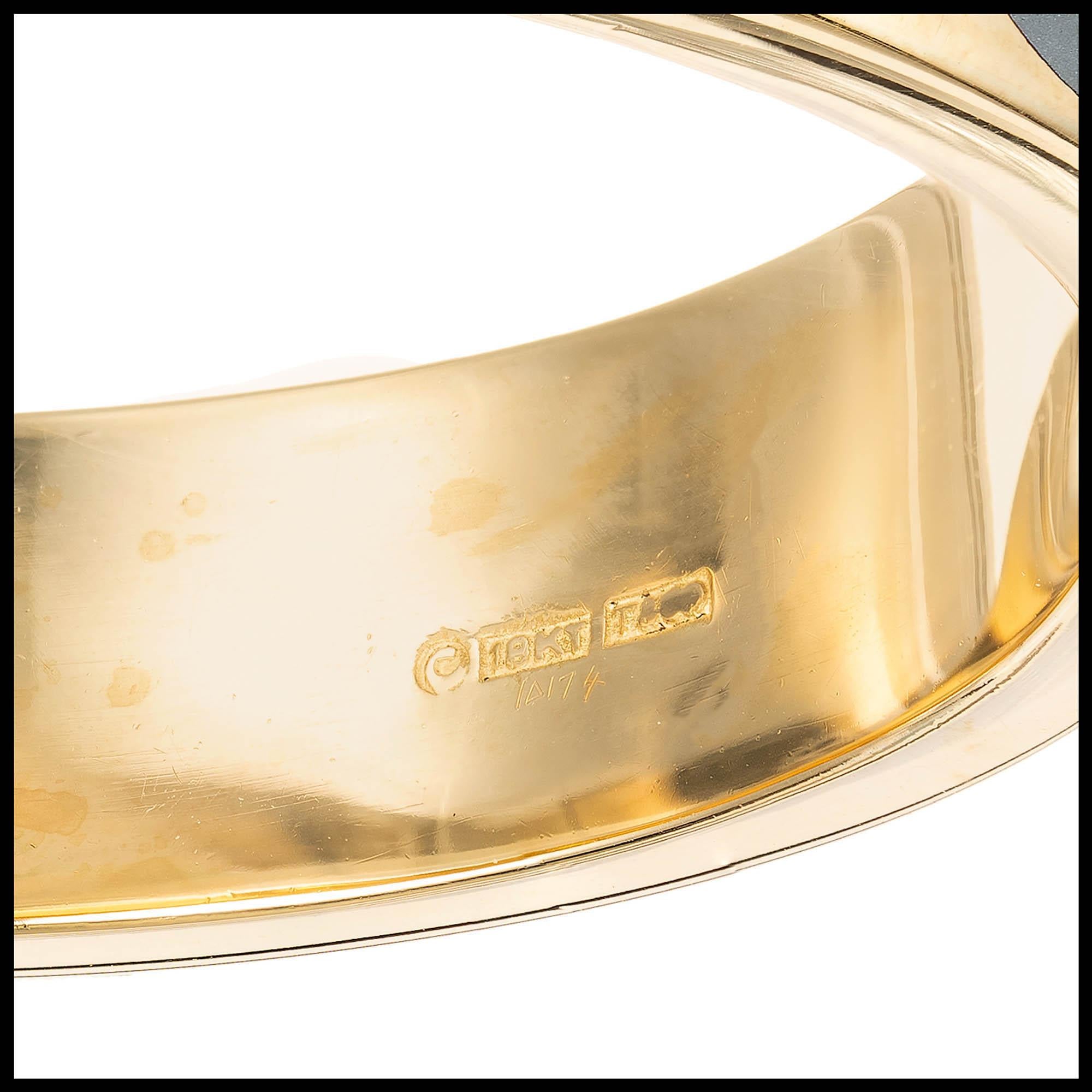 Tiffany & Co. Mother of Pearl Hematite Black Jade Yellow Gold Bangle Bracelet In Good Condition In Stamford, CT