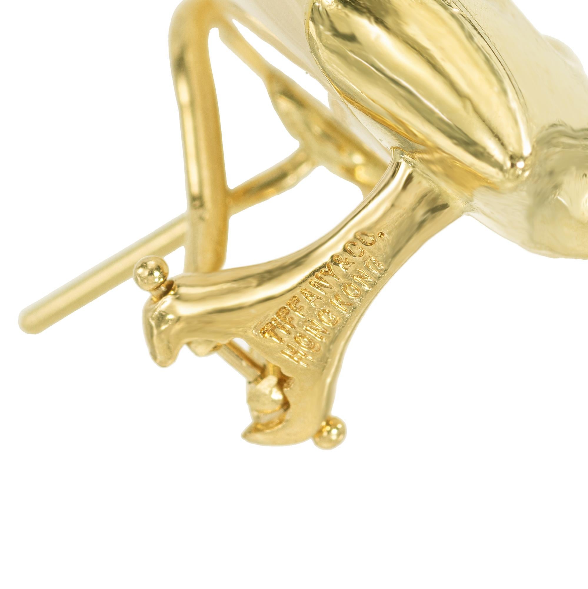 Tiffany & Co Mother of Pearl Yellow Gold Clip Post Earrings In Excellent Condition In Stamford, CT