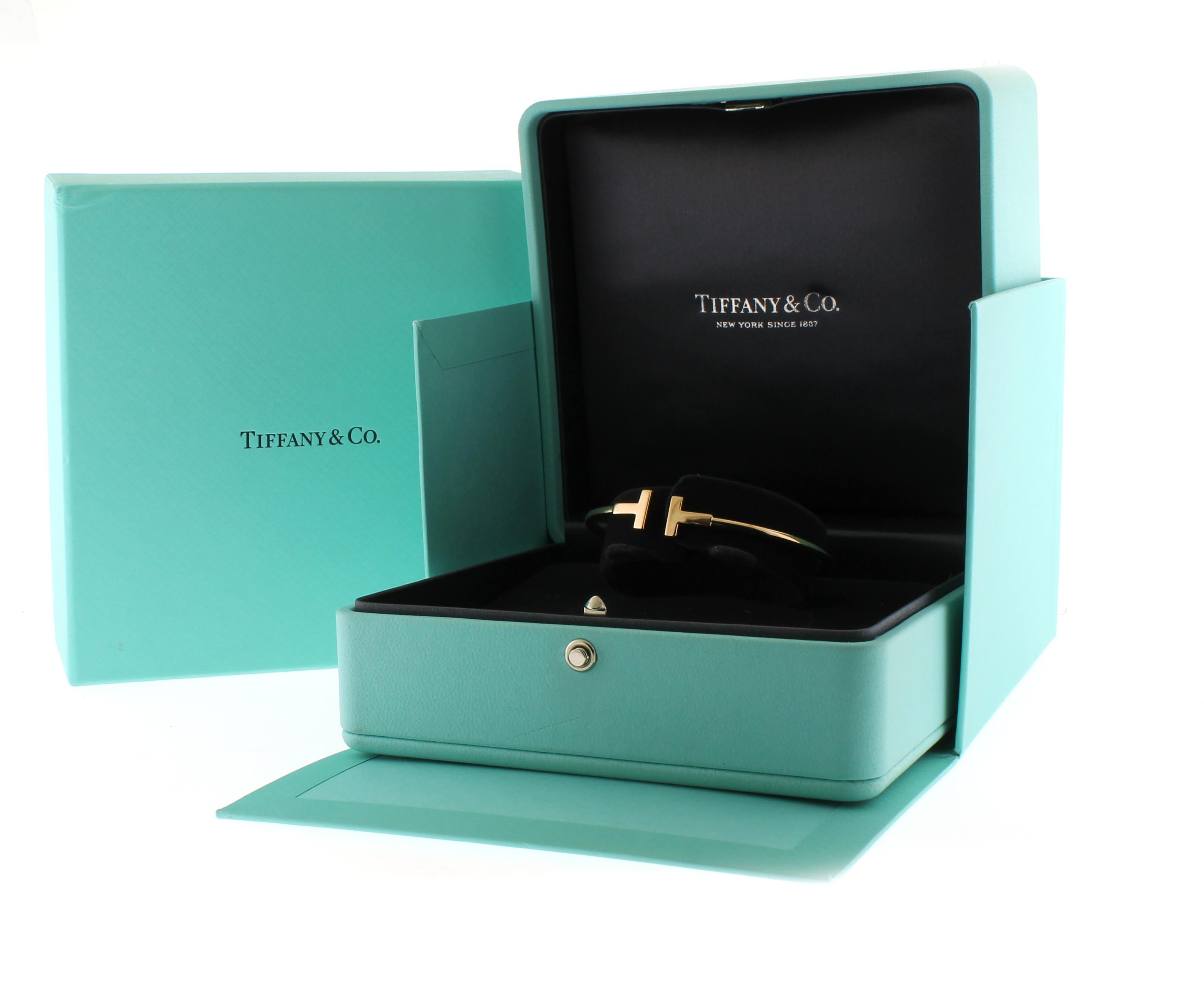 Tiffany T celebrates love’s boundless potential. Inspired by a 1975 archival bracelet, the collection pays tribute to the House’s iconic motif and the vibrant spirit of New York—a city that founder Charles Lewis Tiffany saw as a place of promise and