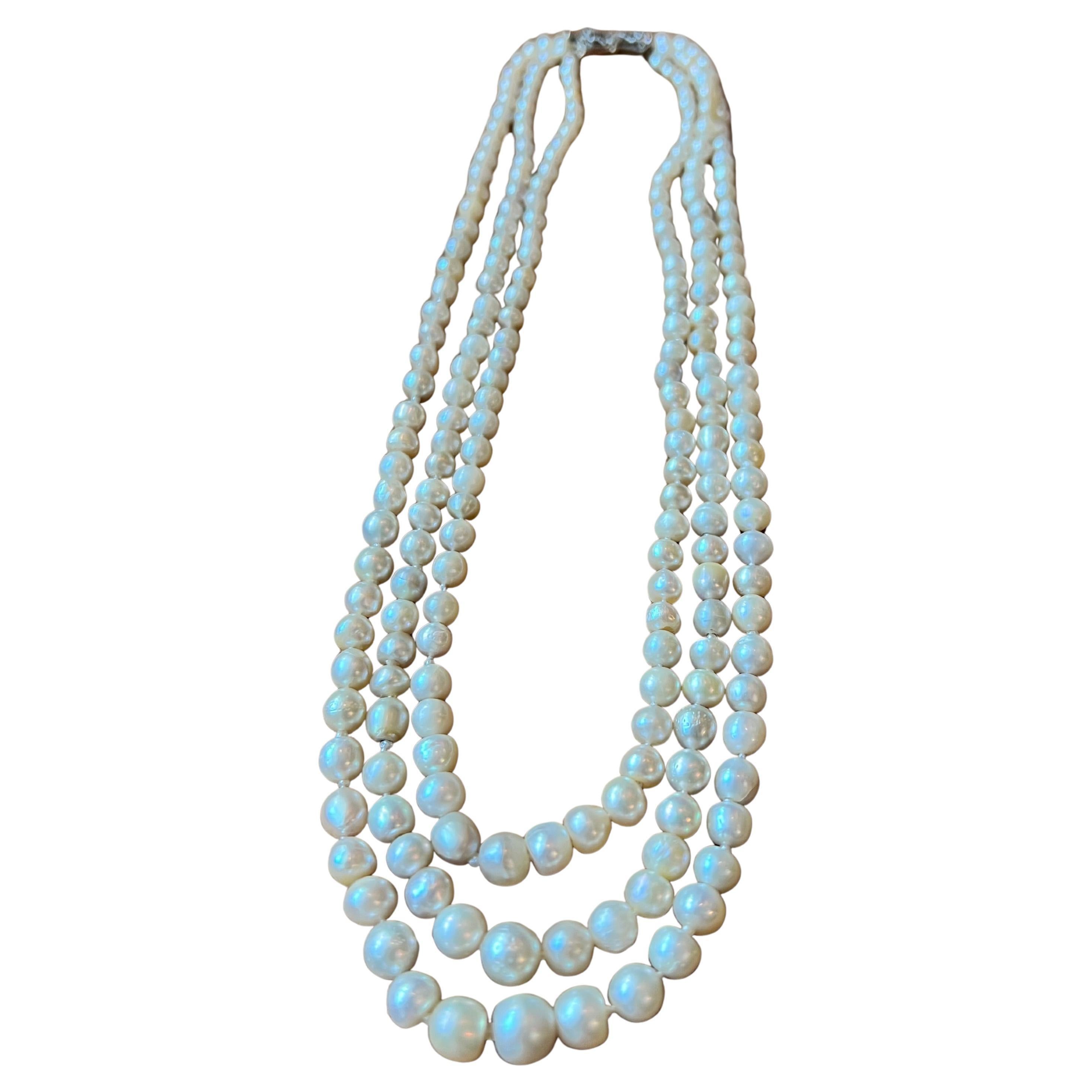 Tiffany 
Co. Natural Pearl Three-Strand Necklace with Diamond Clasp en venta