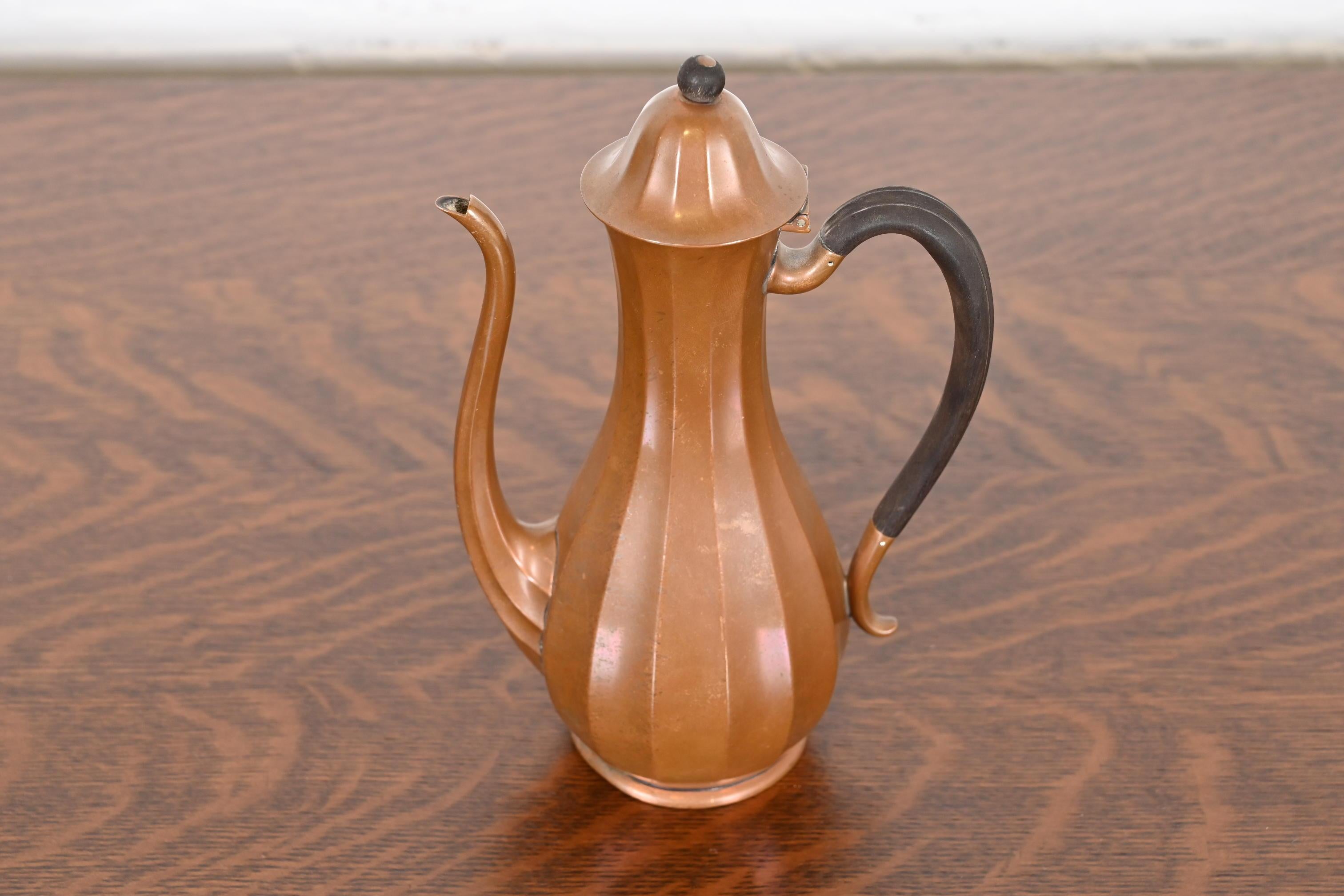 A gorgeous Arts & Crafts period copper over silver coffee pot or tea kettle

By Tiffany & Co. (signed to the underside)

USA, Circa 1910

Measures: 5.5