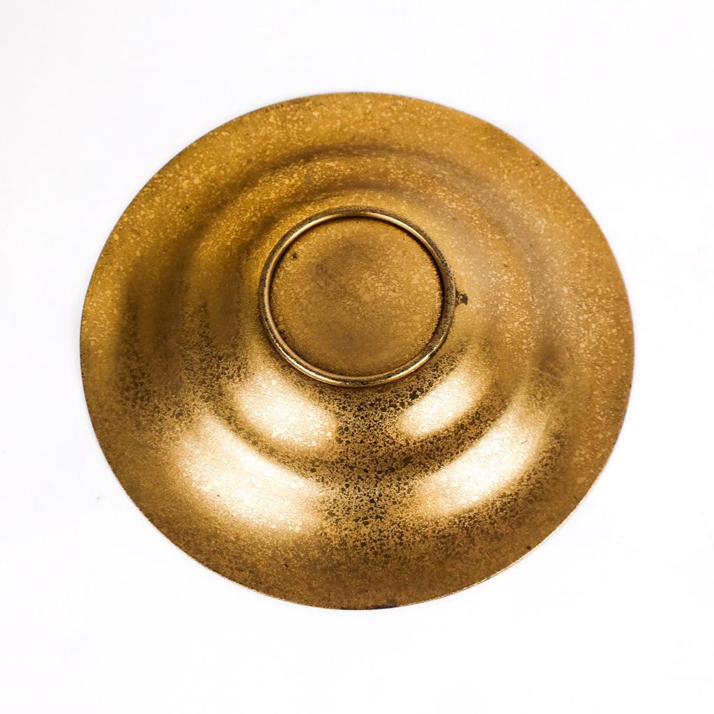 Presenting the exquisite Tiffany Studios New York Arts & Crafts Bronze Dore Gold Dish Bowl, Model 1708. This round catch-all plate exemplifies the timeless craftsmanship and elegance synonymous with Tiffany Studios. It features a beautifully aged