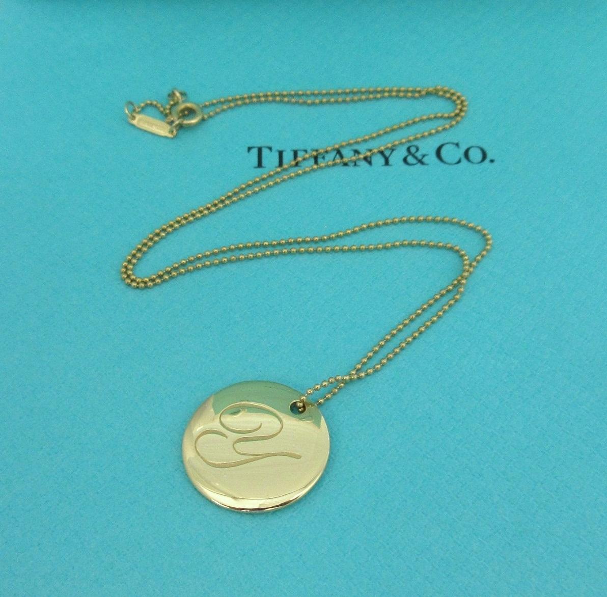 TIFFANY & Co. Notes Collier Alphabet Lettre Y Disque pendentif rond en or 18K LARGE en vente 2