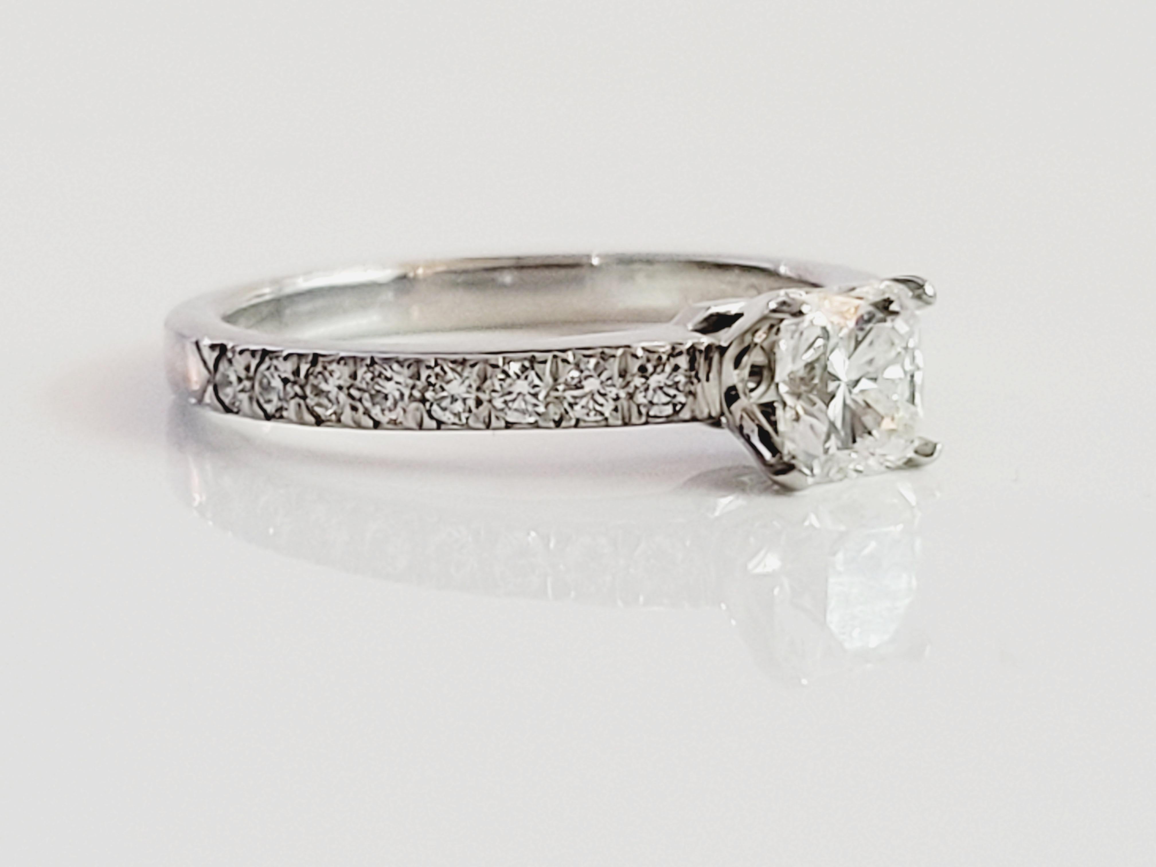 Marque Tiffany & co 
Type d'anneau
Genre femmes 
Condit d'occasion
Taille de bague 4.5
Poids de l'anneau 3,7gr
Matériau platine
Pureté du métal 950
Pierre principale diamant 0,47ct
Clarté VS1
Couleur du diamant H
Prix de détail : 6000