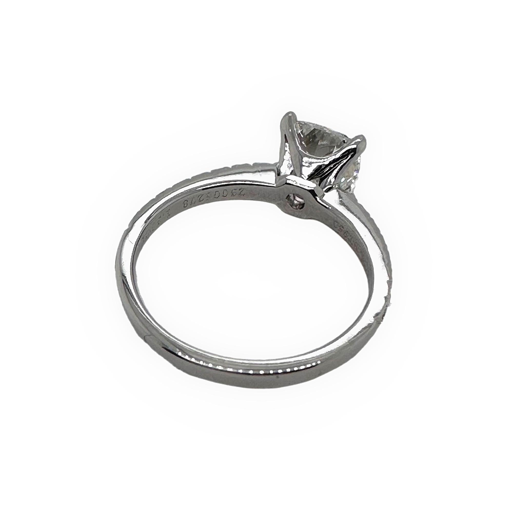 Tiffany & Co NOVO, bague Eng en platine avec diamant coussin serti pavé de 1,47 carat Pour femmes en vente