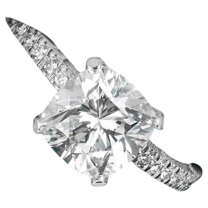 Tiffany & Co. NOVO  Bague en platine 2,21 carats, taille coussin, pavé