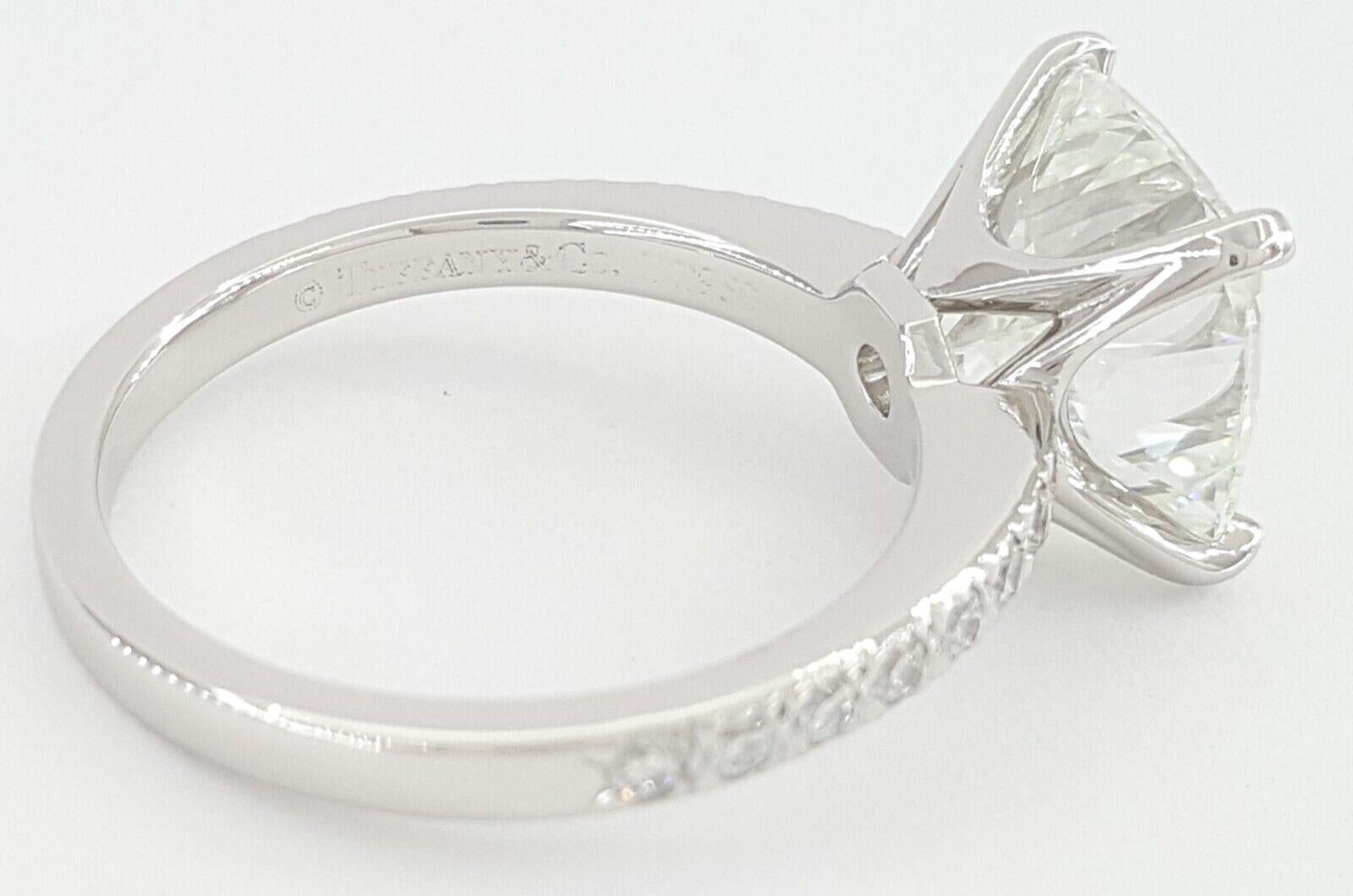 Tiffany & Co. Anillo de compromiso de diamantes talla cojín Novo Corte cojín en venta