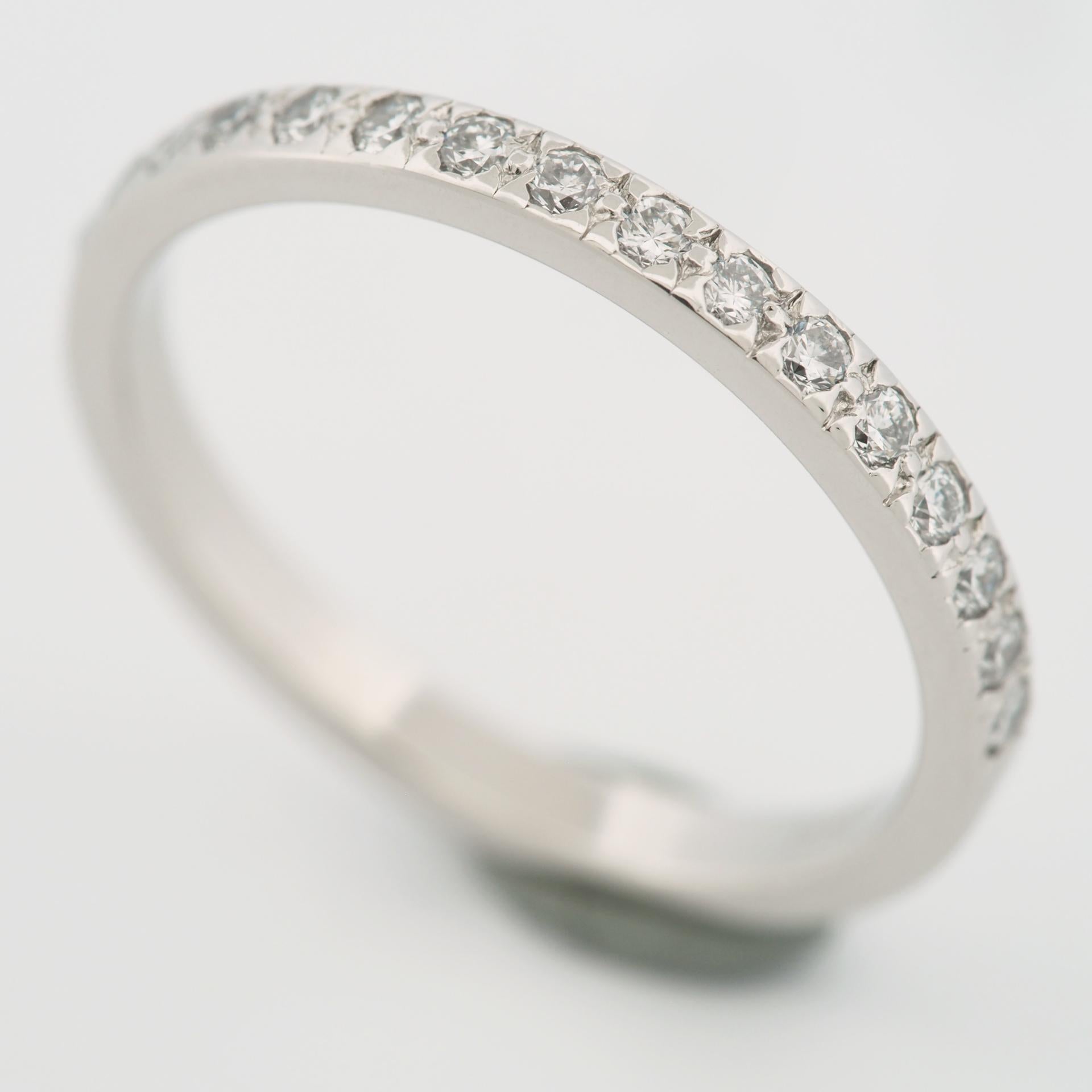 Item: Authentic Tiffany & Co. Novo Half Eternity Diamonds Ring
Stones: Diamond ( 0.18ct )
Metal: Platinum 950
Ring Size: US SIZE 5.25 UK SIZE K
Internal Diameter: 16.00 mm
Measurement: 2.0 mm width
Weight: 2.8 Grams
Condition: Used
