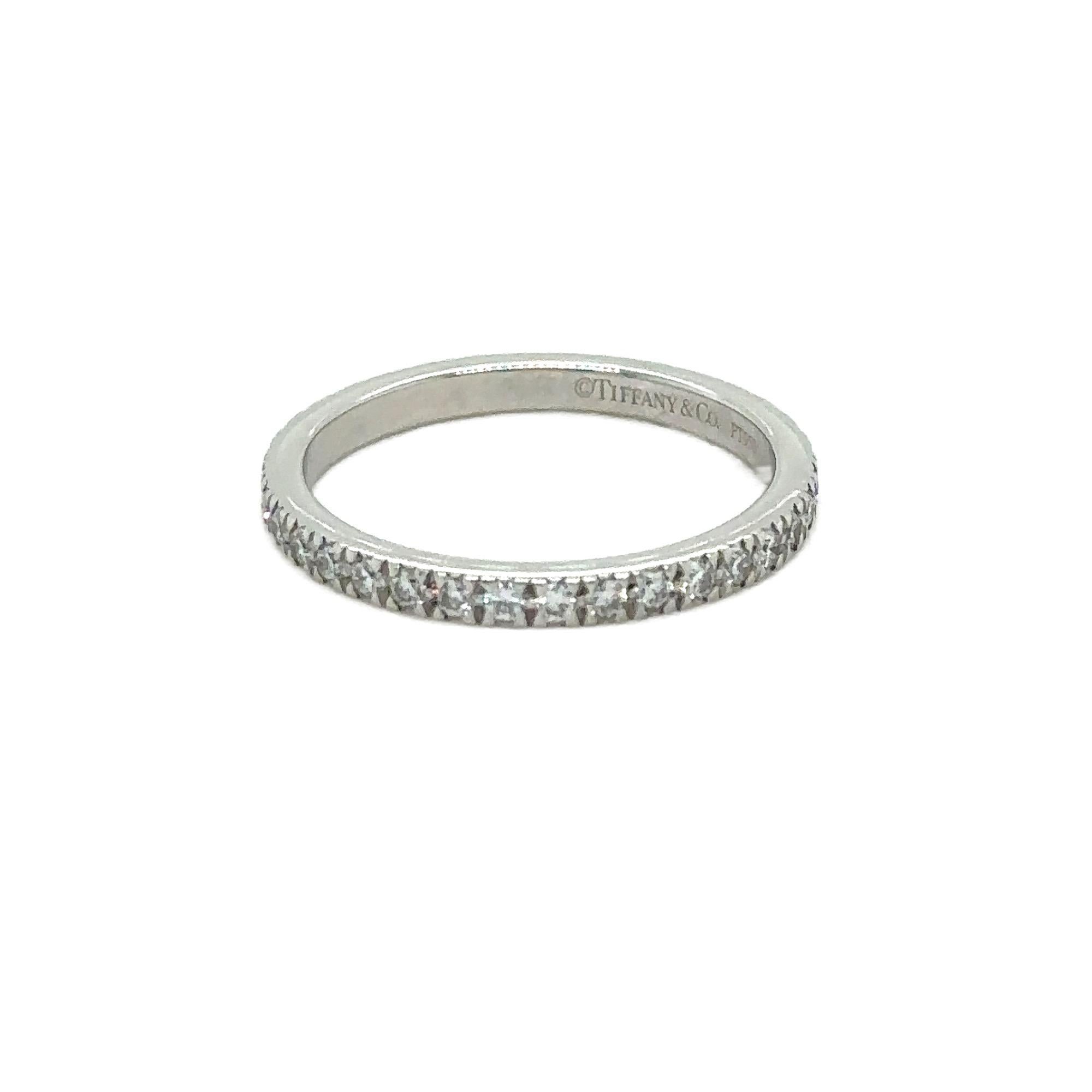 Tiffany & Co Novo Ehering aus Platin mit Vollkreis-Diamant im Zustand „Hervorragend“ im Angebot in San Diego, CA