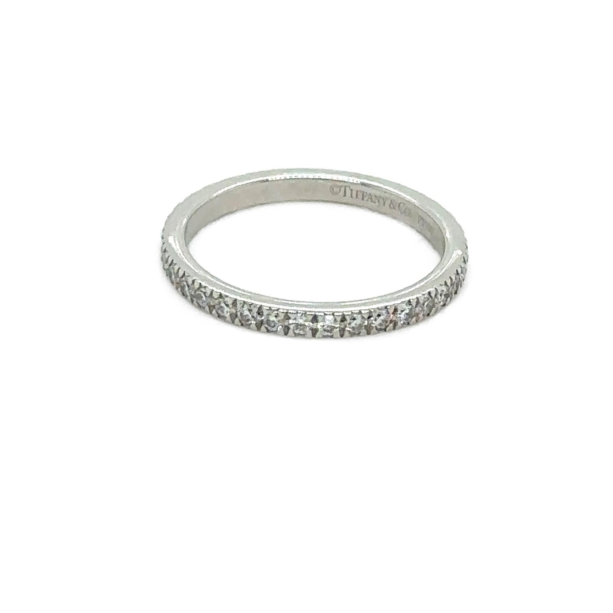 Tiffany & Co Novo Ehering aus Platin mit Vollkreis-Diamant für Damen oder Herren im Angebot