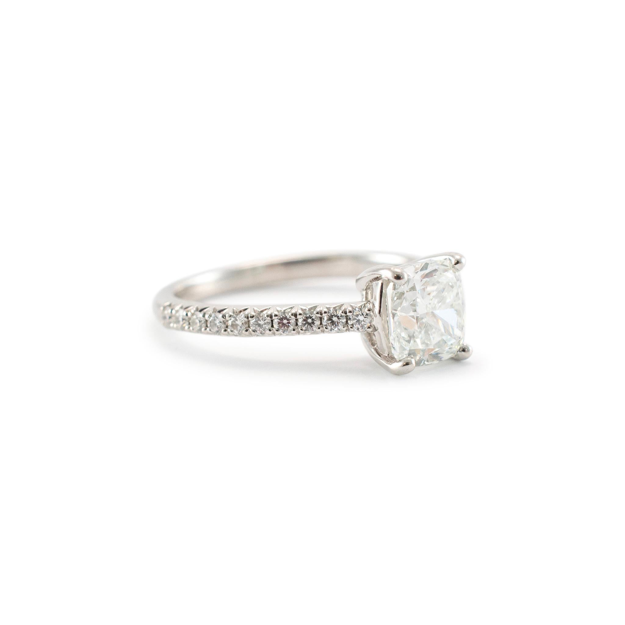 Tiffany & Co. Novo Platin 1,03 Karat Kissenschliff H VVS1 Diamant-Verlobungsring im Zustand „Hervorragend“ in Houston, TX