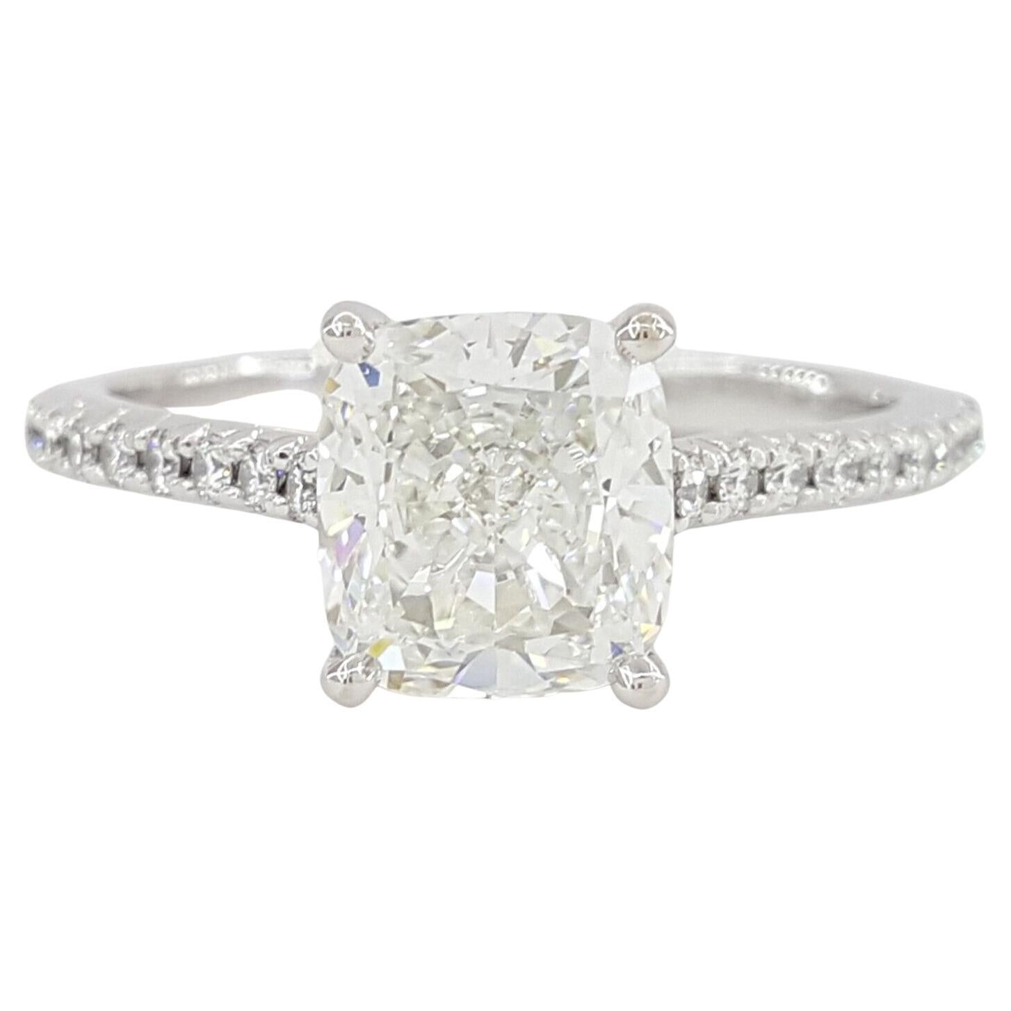 Tiffany & Co. Bague Novo en platine avec diamant taillé en coussin et brillant en vente
