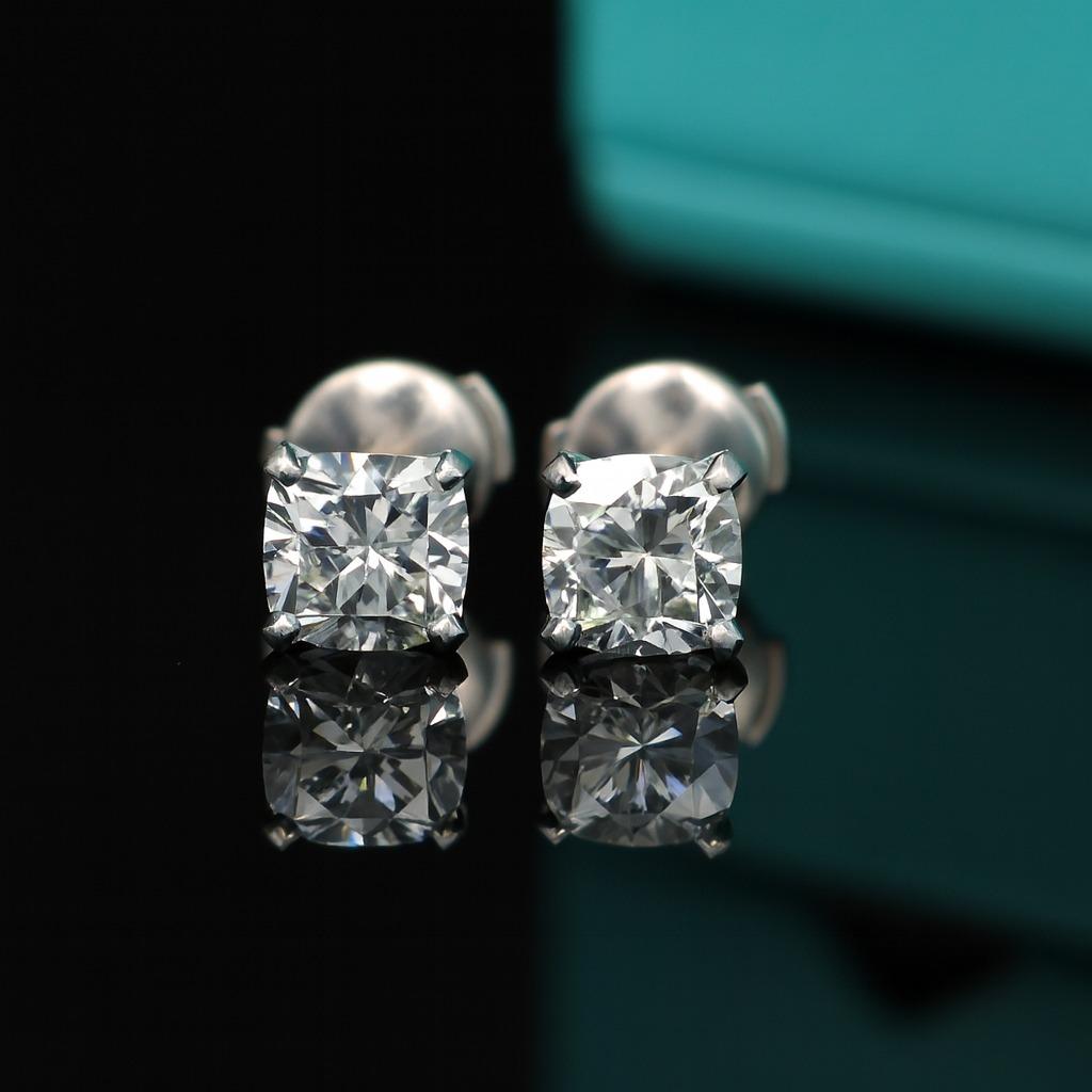 Tiffany & Co. Novo Platin Cushion Diamant-Ohrstecker (Kissenschliff) im Angebot