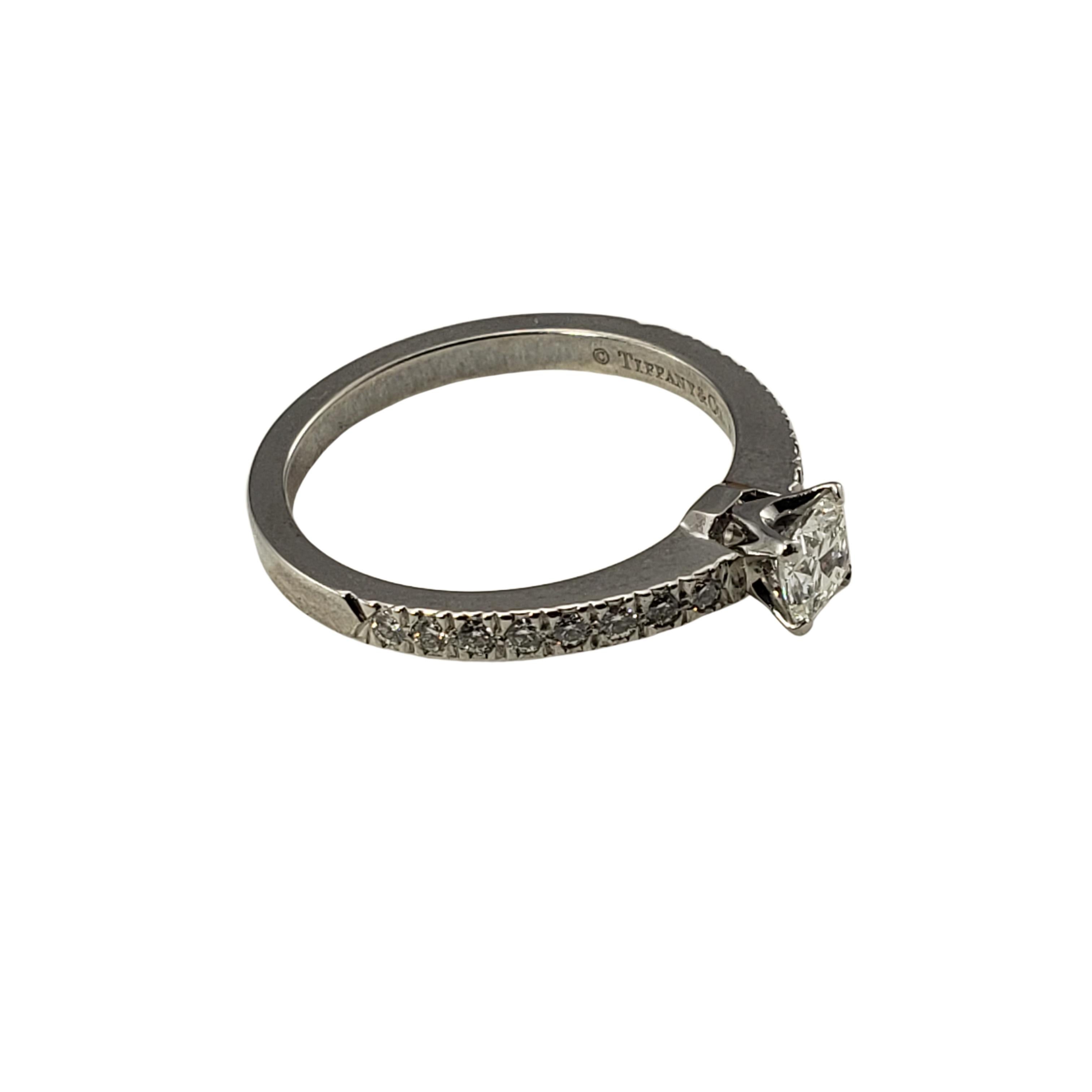 Taille coussin Bague de fiançailles Novo en platine et diamants Tiffany & Co en vente