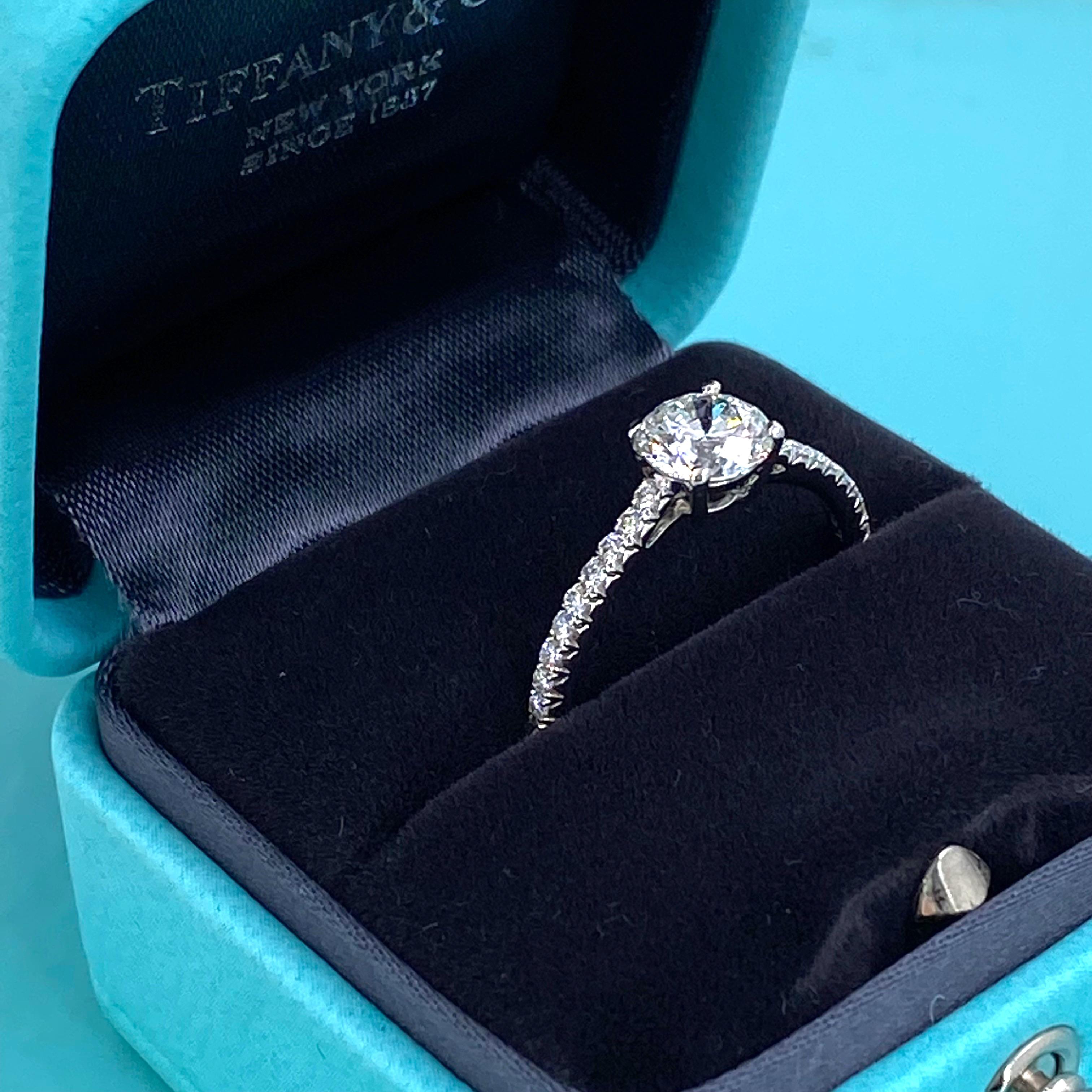 Tiffany & Co. Verlobungsring aus Platin mit rundem Novo-Diamant 1,10 Tcw 4