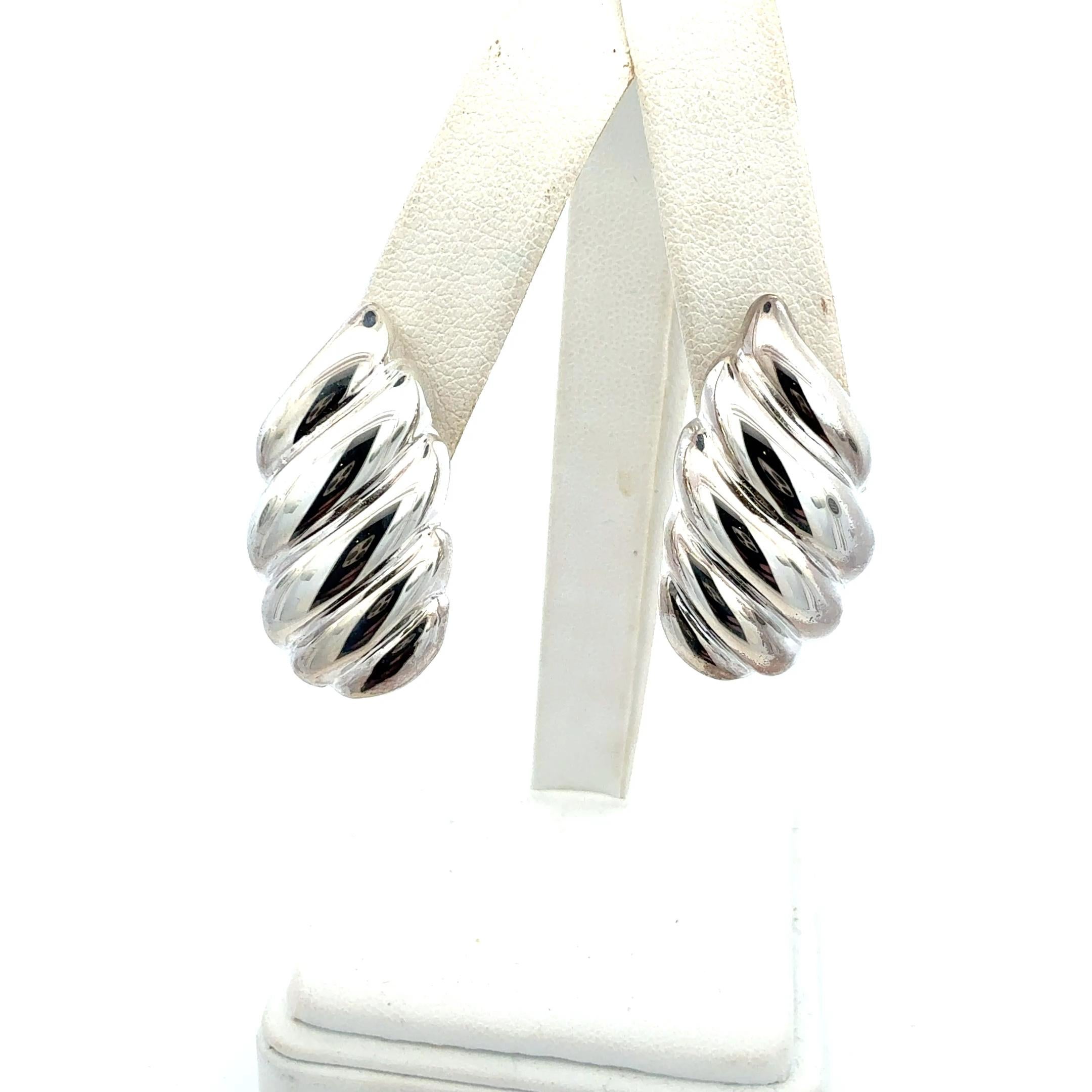 Tiffany & Co. Orecchini Omega Back in argento Sterling Estate In condizioni buone in vendita a Brooklyn, NY