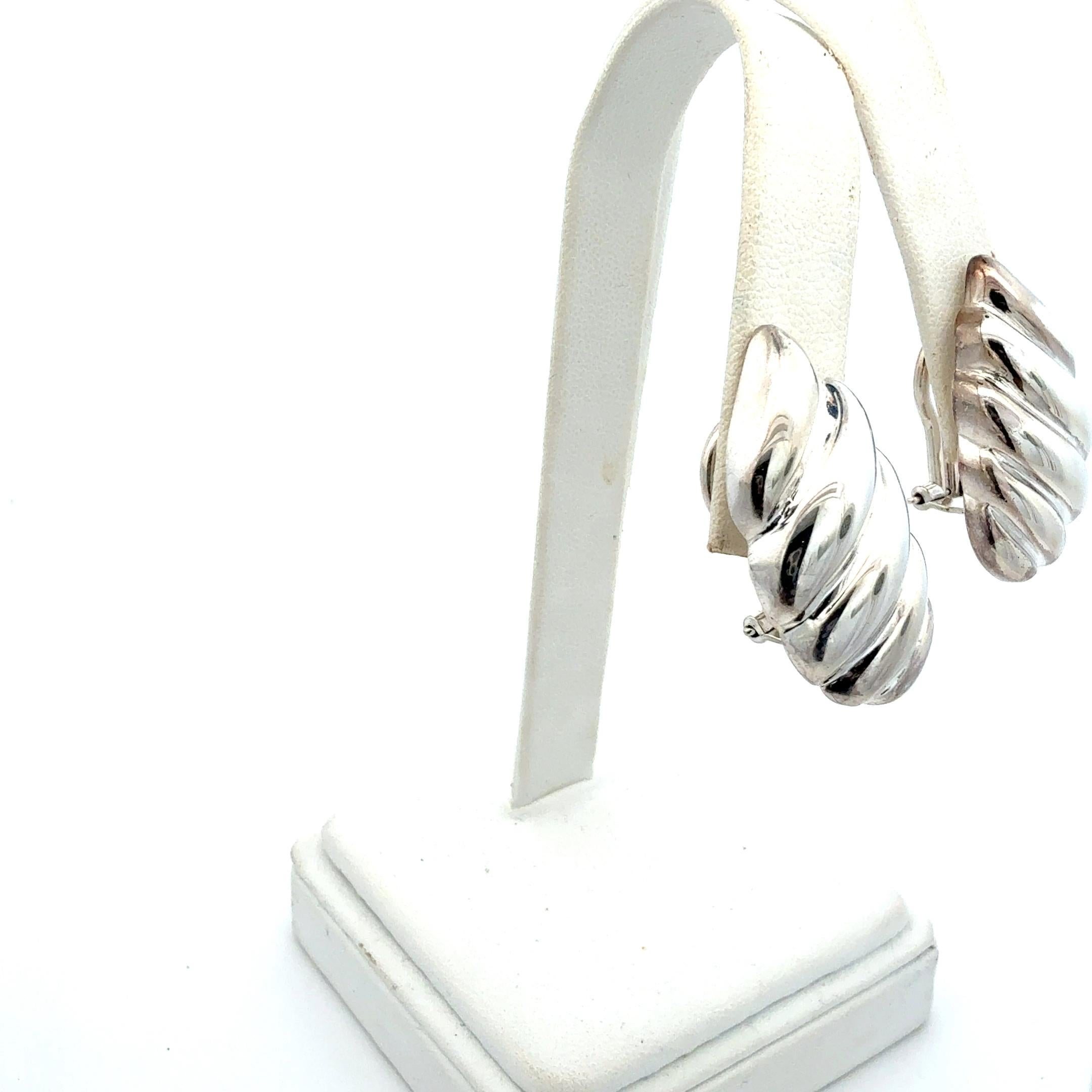 Tiffany & Co. Orecchini Omega Back in argento Sterling Estate in vendita 1