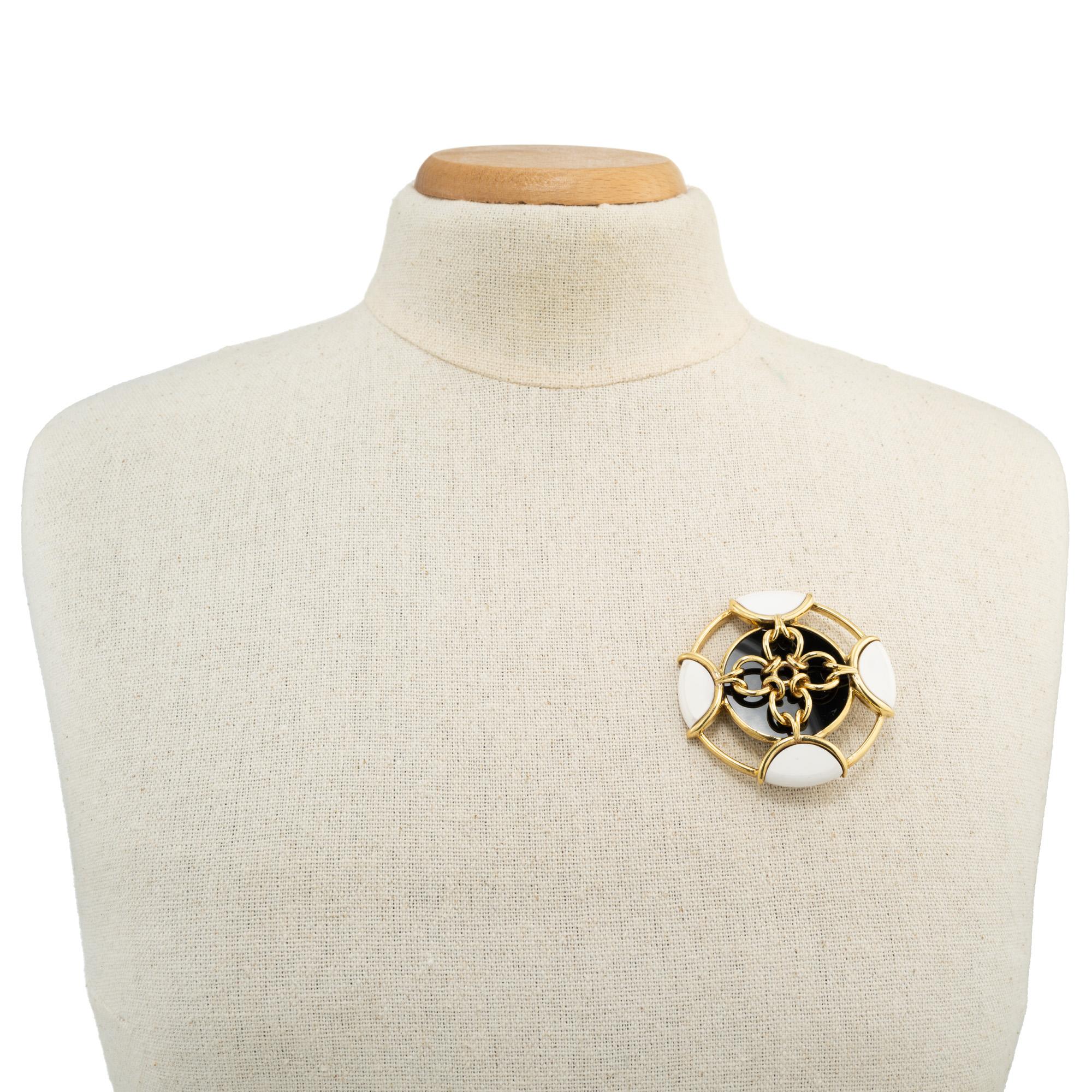 Round Cut Tiffany & Co. Onyx Pristine Gold Brooch Pendant For Sale