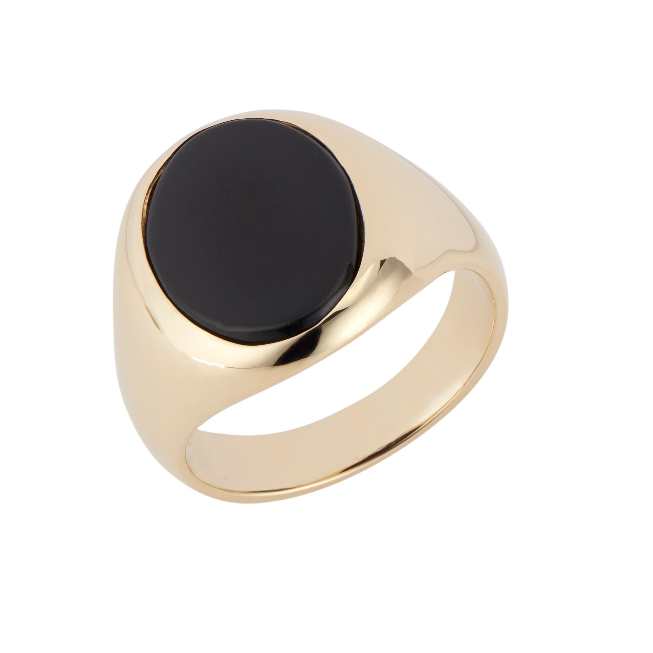 1960's Mid-Century Gold signet ring. Oval shaped black onyx die struck in solid 14k gold setting made by Larter & Sons for Tiffany & Co 

1 oval onyx black tablet, 15.6mm – 11.6mm
Size 8.5 and sizable
14k yellow gold 
Stamped: 14k
Hallmark: Tiffany