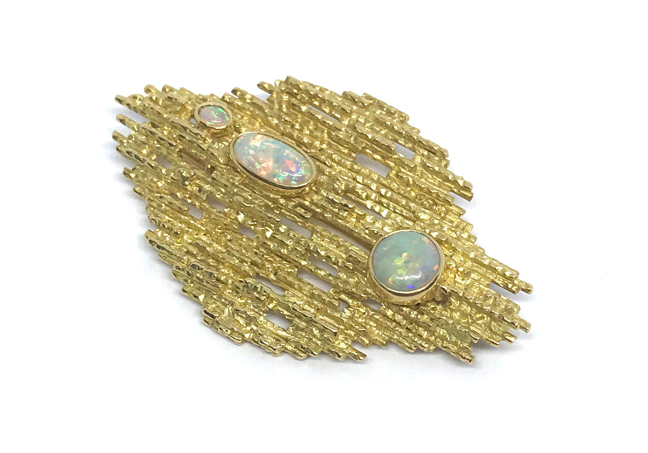 Tiffany & Co. Opal and Yellow Gold Brooch or Pendant In Excellent Condition For Sale In London , GB