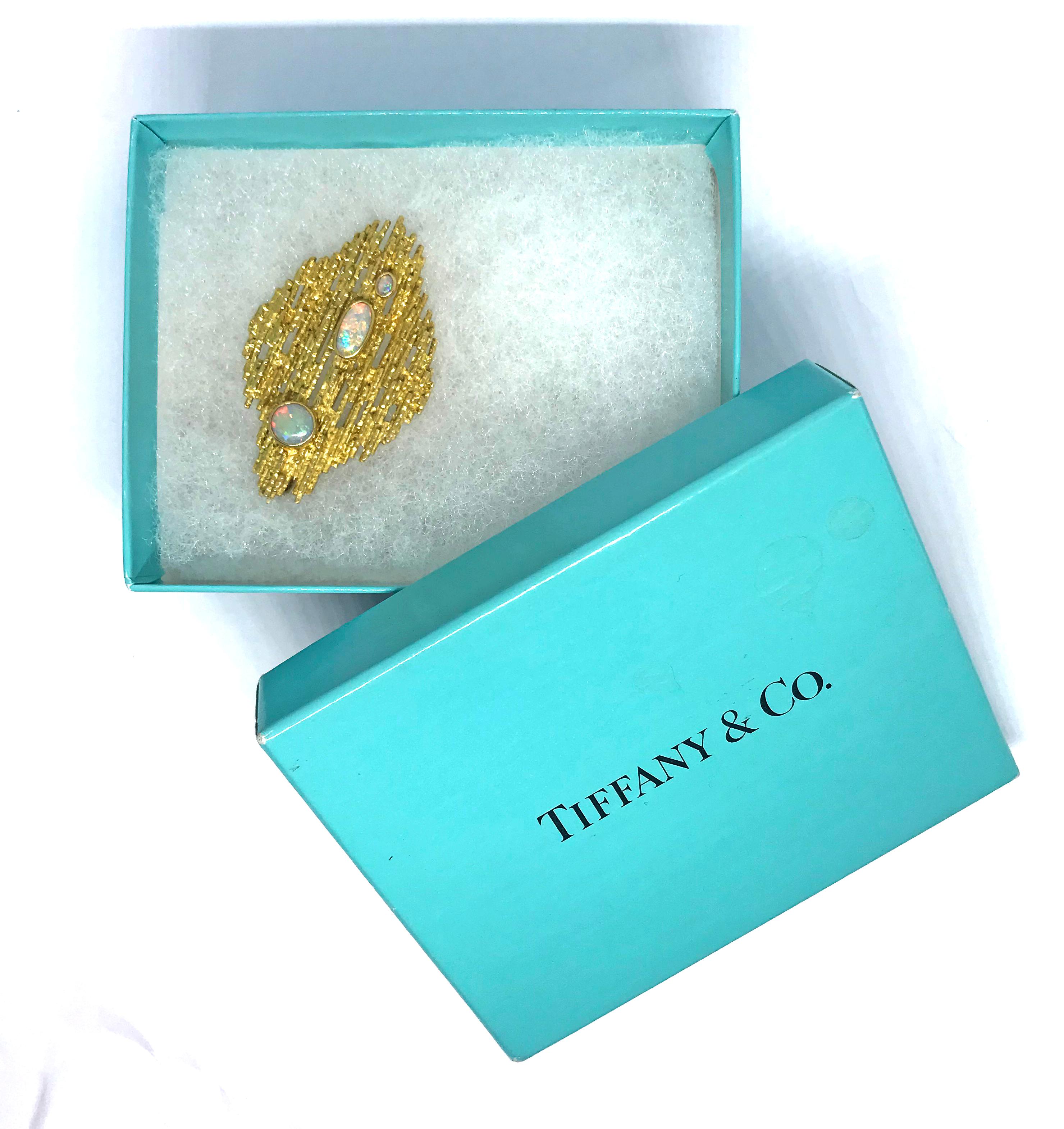 Women's or Men's Tiffany & Co. Opal and Yellow Gold Brooch or Pendant For Sale