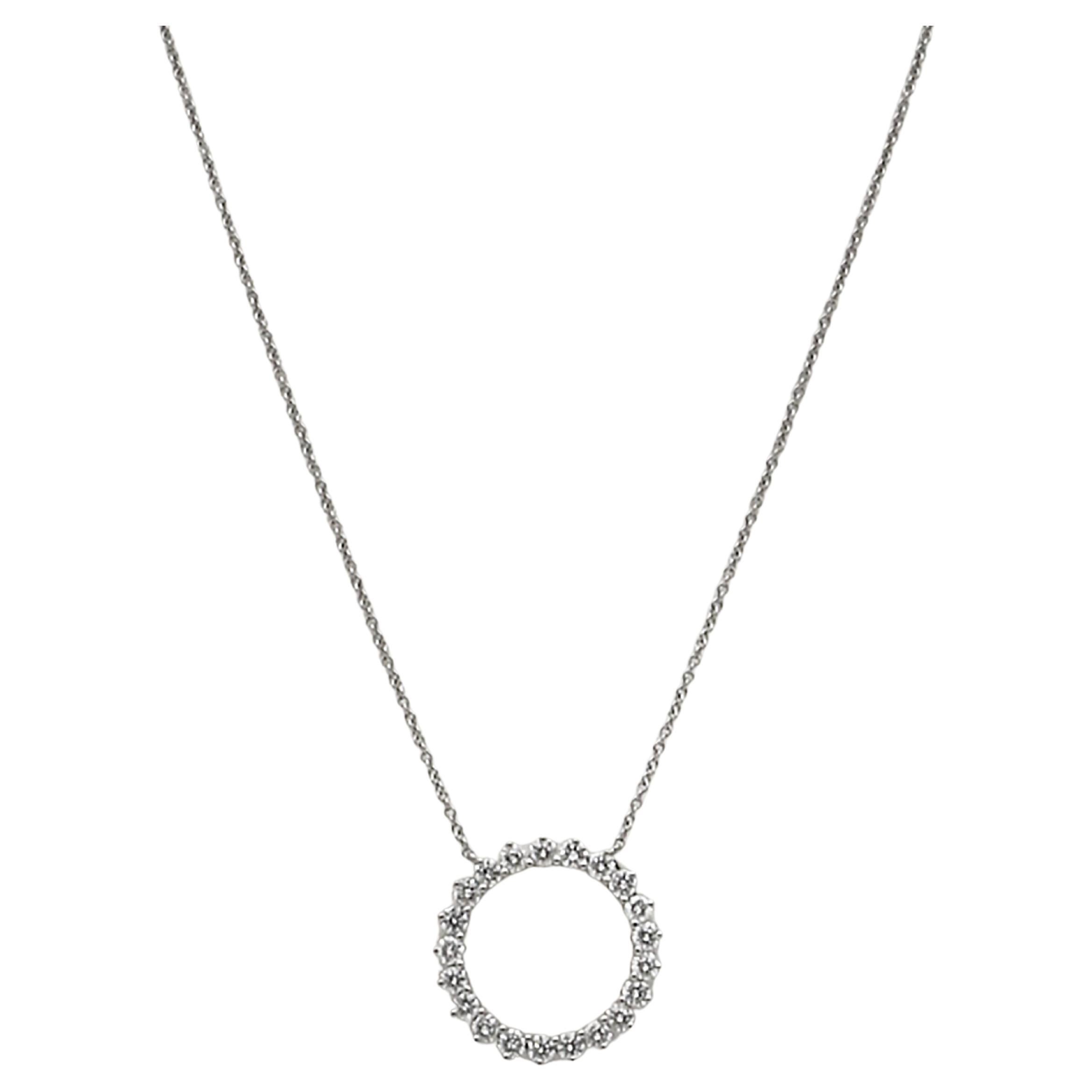 Tiffany & Co. Collier à pendentif moyen en platine avec diamants en forme de cercle ouvert en vente