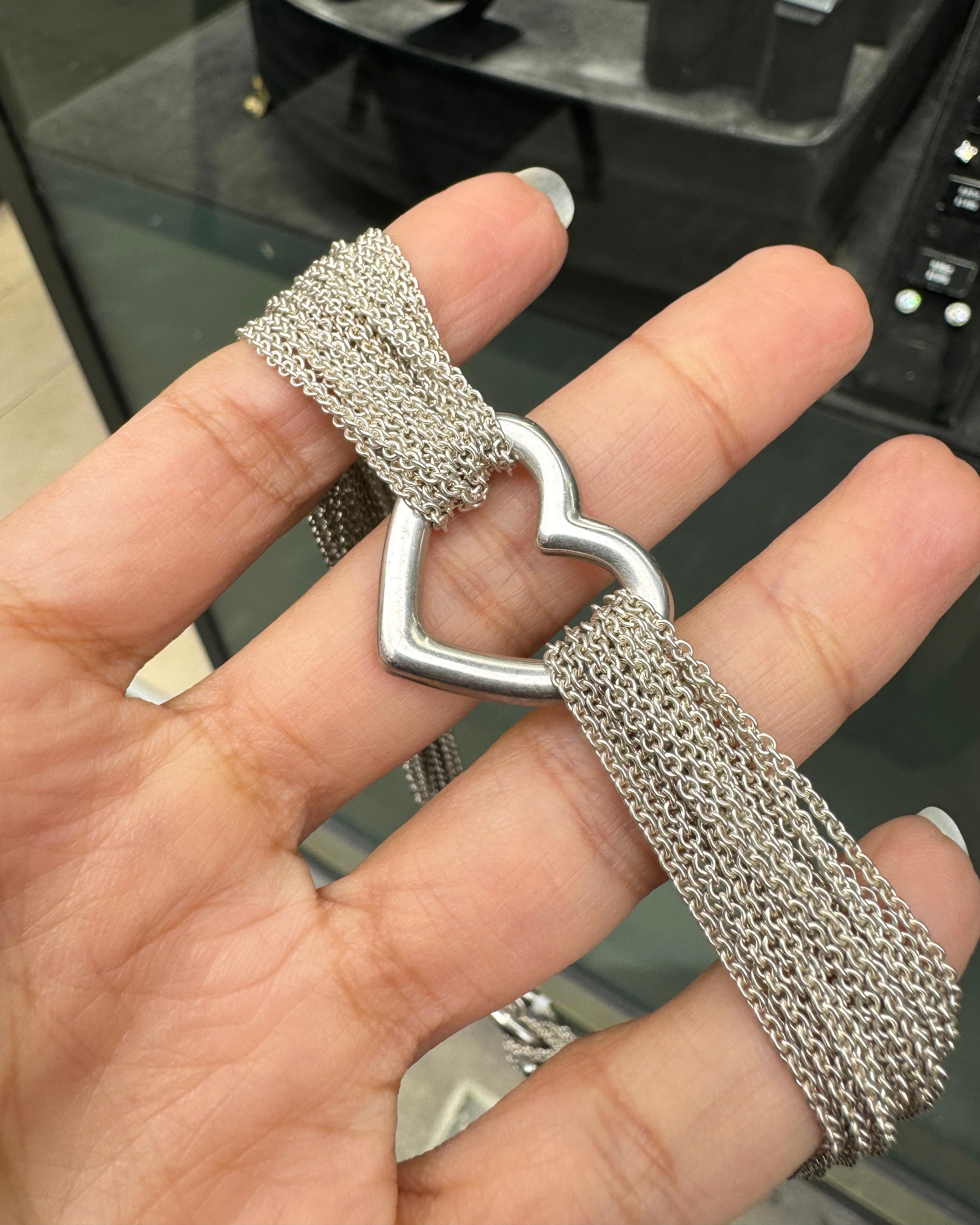 Moderno Tiffany & Co. Collana d'argento con catena multipla a cuore aperto e chiusura a ginocchiera in vendita