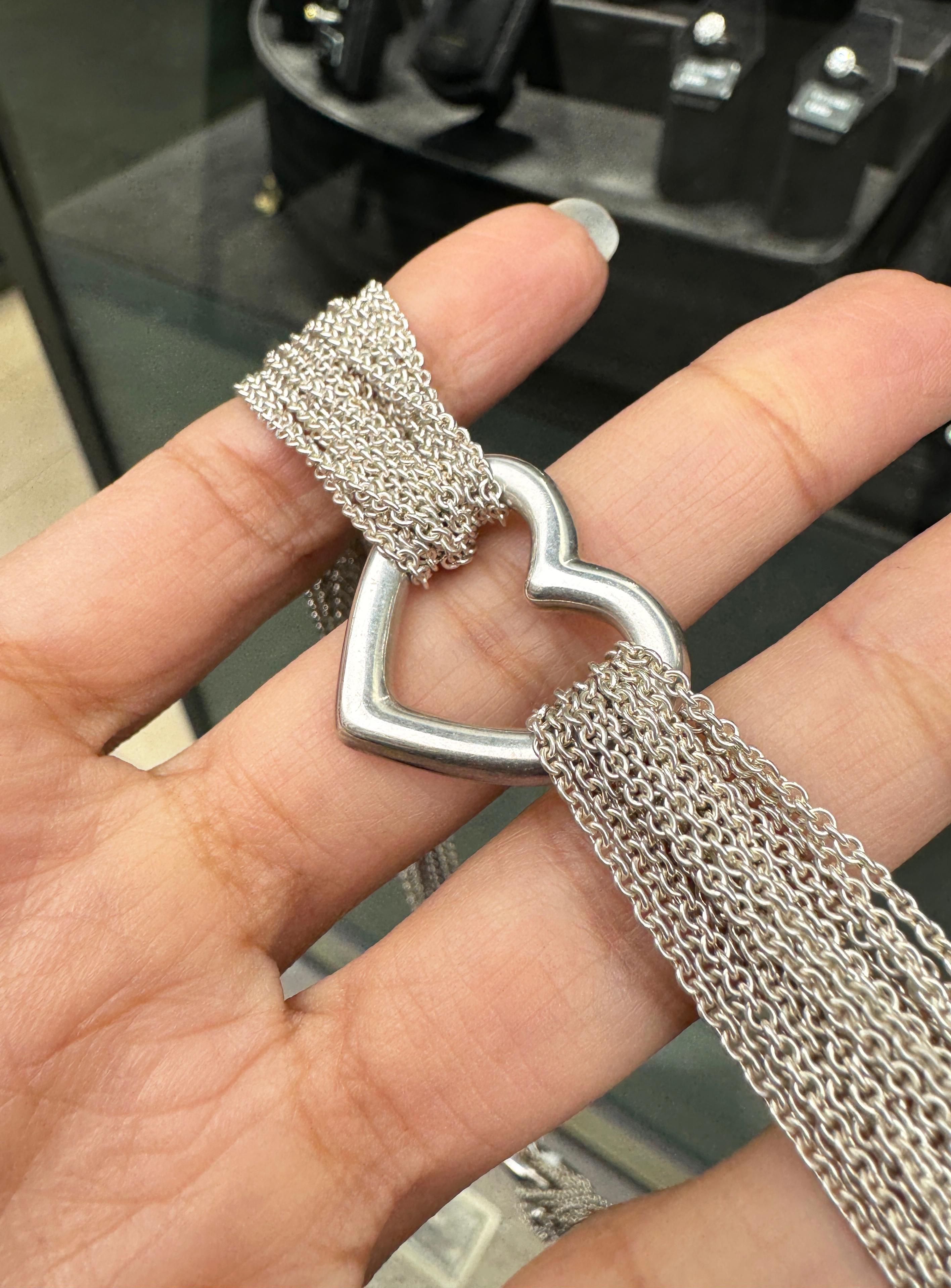 da uomo o donna Tiffany & Co. Collana d'argento con catena multipla a cuore aperto e chiusura a ginocchiera in vendita