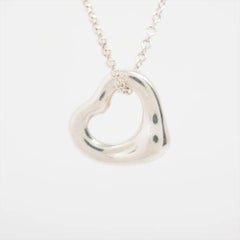 Tiffany & Co. Collier avec pendentif en forme de coeur ouvert en argent 925