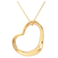 Tiffany & Co. Collier avec pendentif en forme de coeur ouvert en or