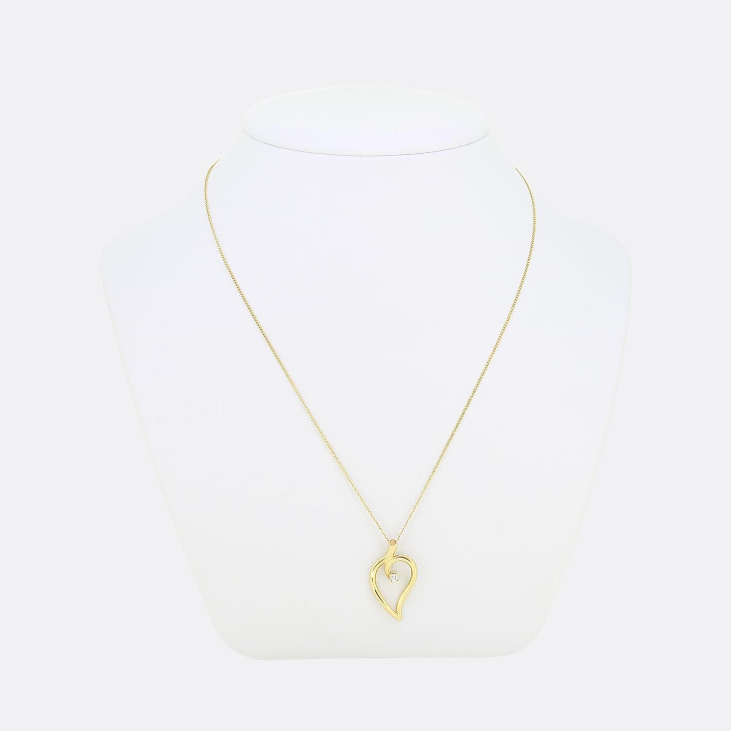 Here we have a wonderful necklace from the world renowned luxury jewellery designer Tiffany & Co. The pendant on show here has been crafted from 18ct yellow gold into the shape of an open leaf and set with a single round brilliant cut diamond whilst