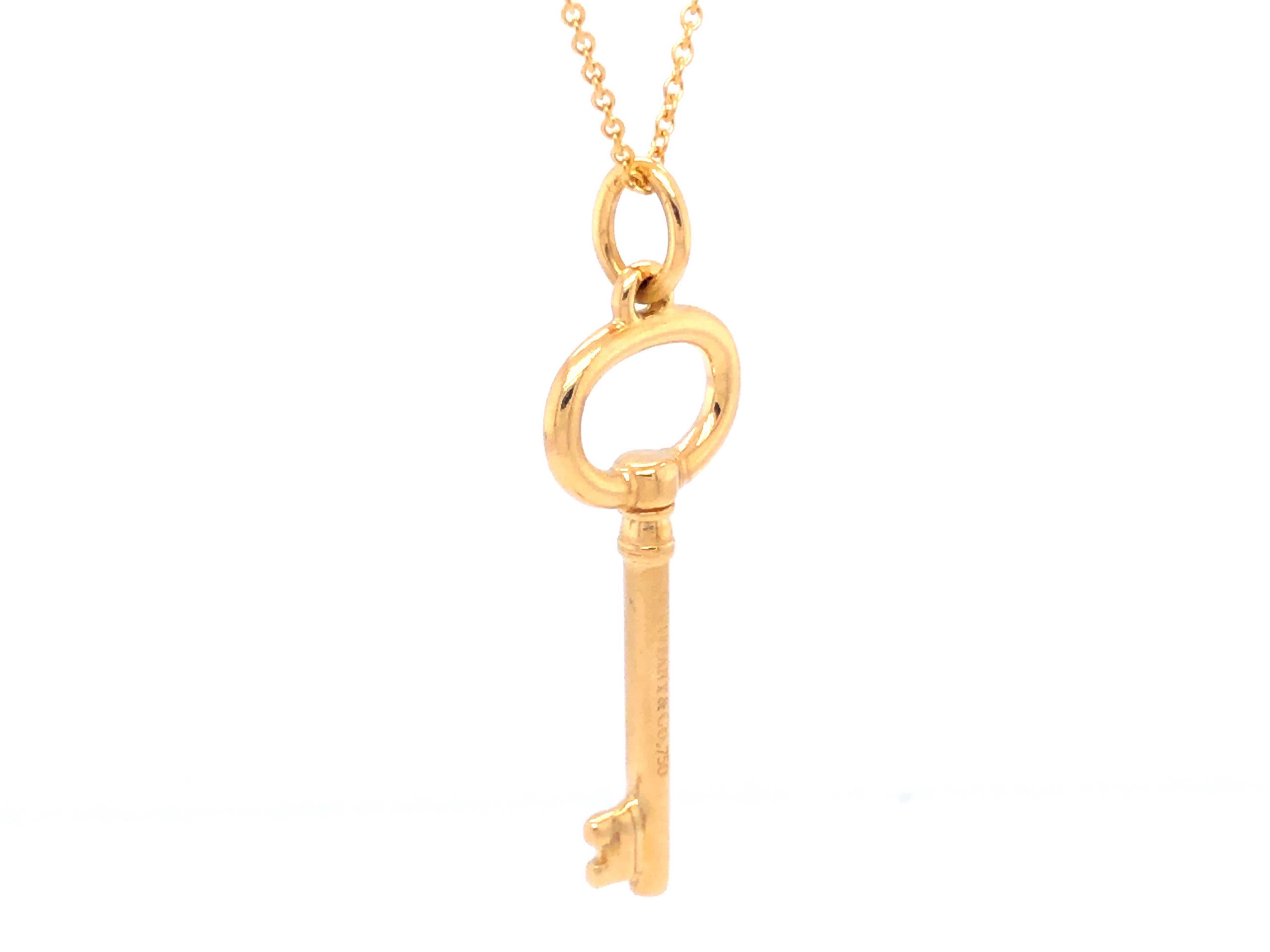 Modern Tiffany & Co. Oval Key Pendant and Chain, 18k Yellow Gold