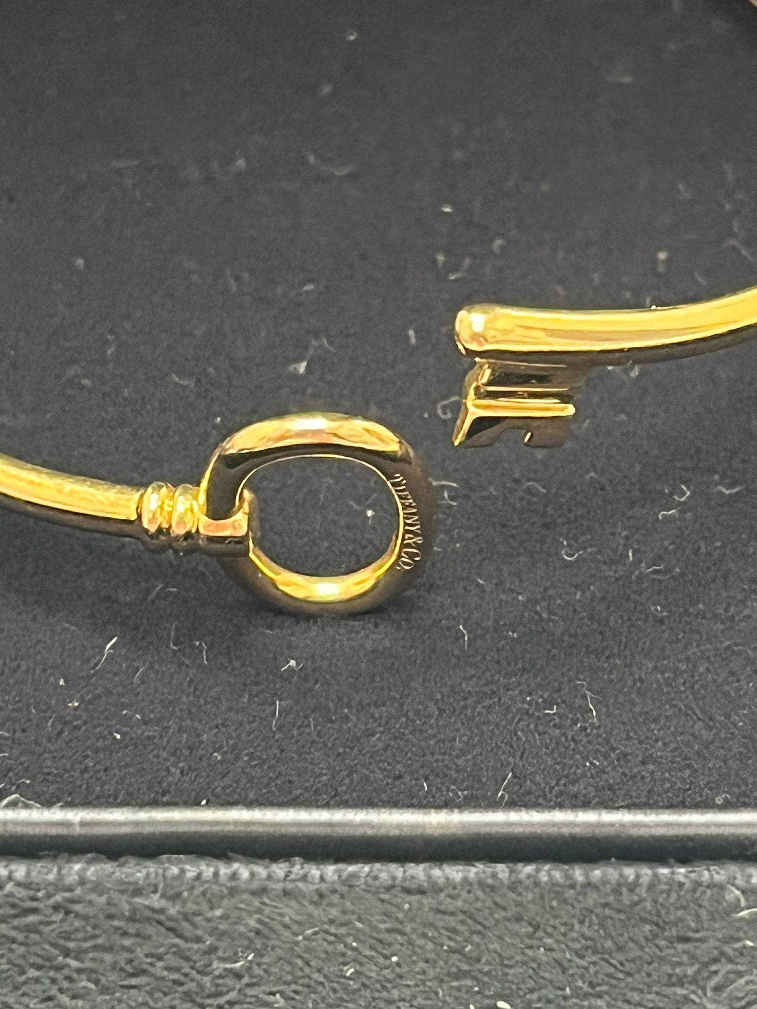 Tiffany & Co. Oval Key Wire Bracelet 18K Pink Gold Women's Bangle For Sale 7