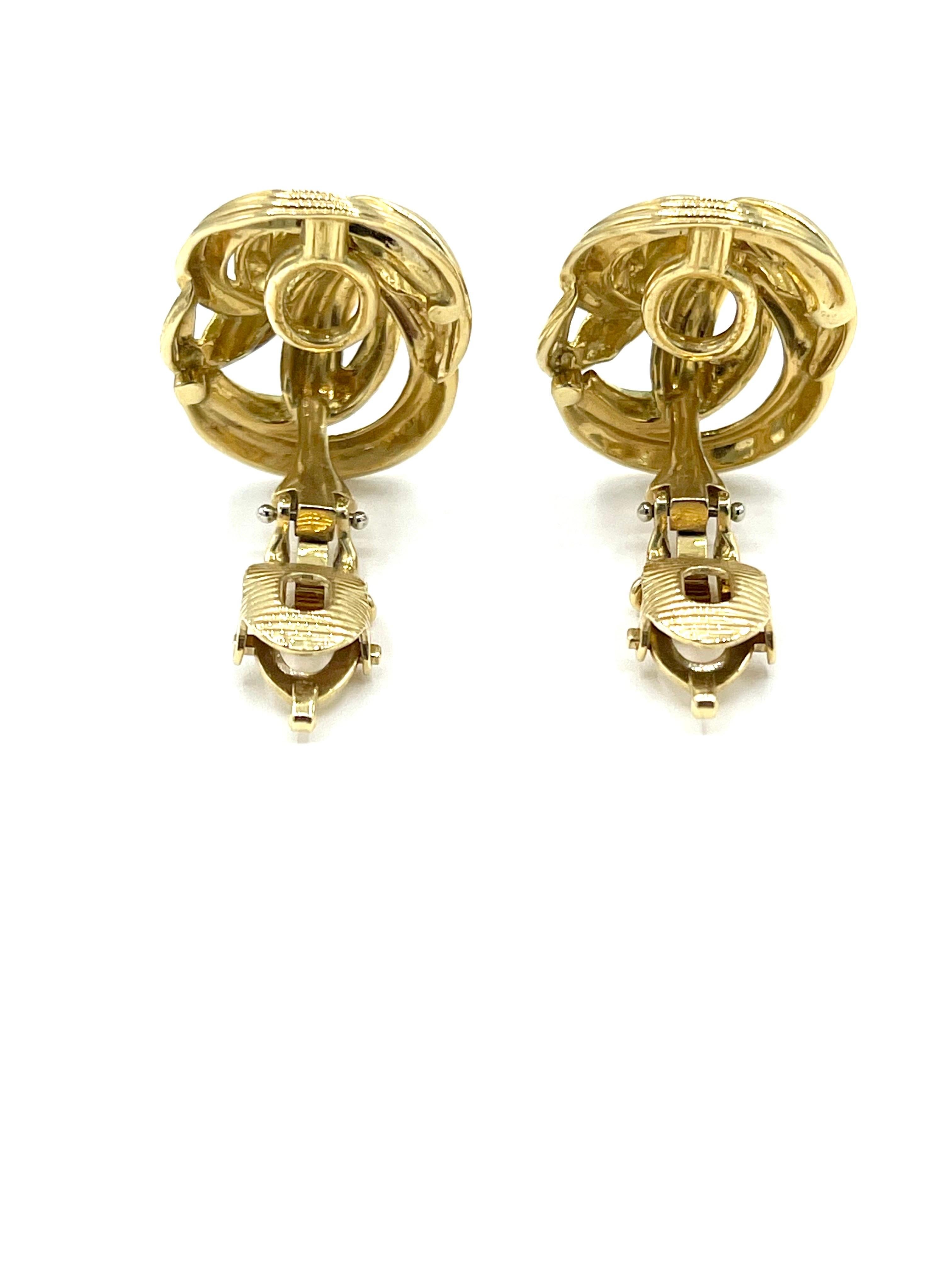 Tiffany & Co. Ohrringe mit ovalem Knoten und Blätterrücken aus 18 Karat Gelbgold (Retro) im Angebot