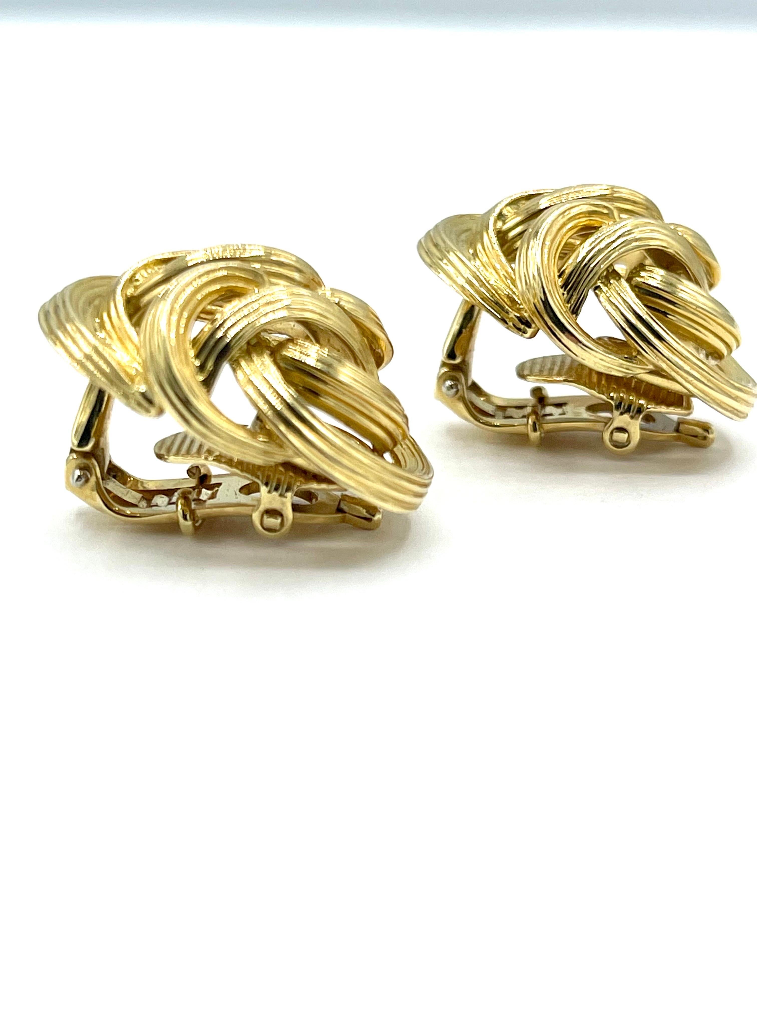 Tiffany & Co. Ohrringe mit ovalem Knoten und Blätterrücken aus 18 Karat Gelbgold im Angebot 1
