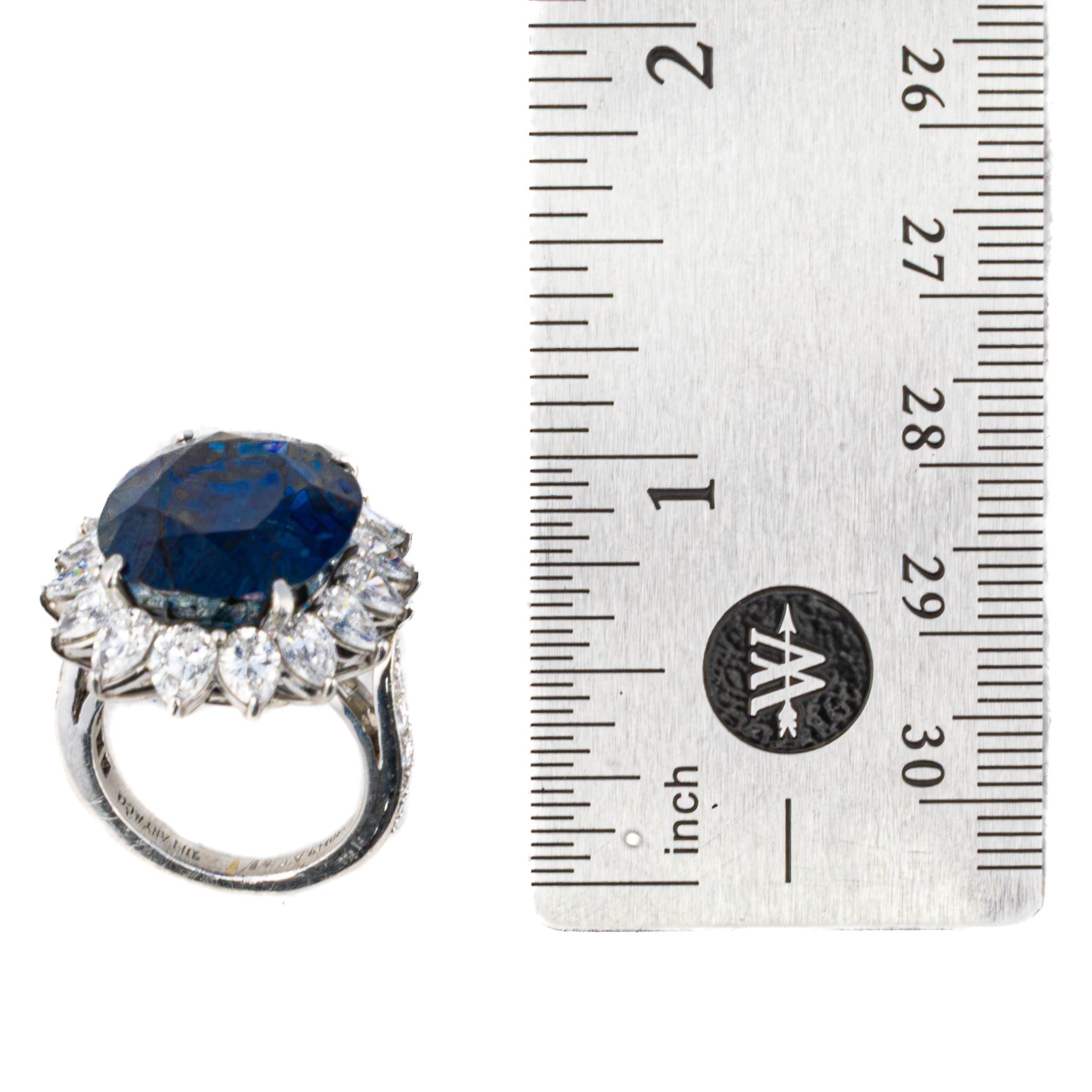 Donna Tiffany & Co. Anello con zaffiro ovale e diamante in vendita