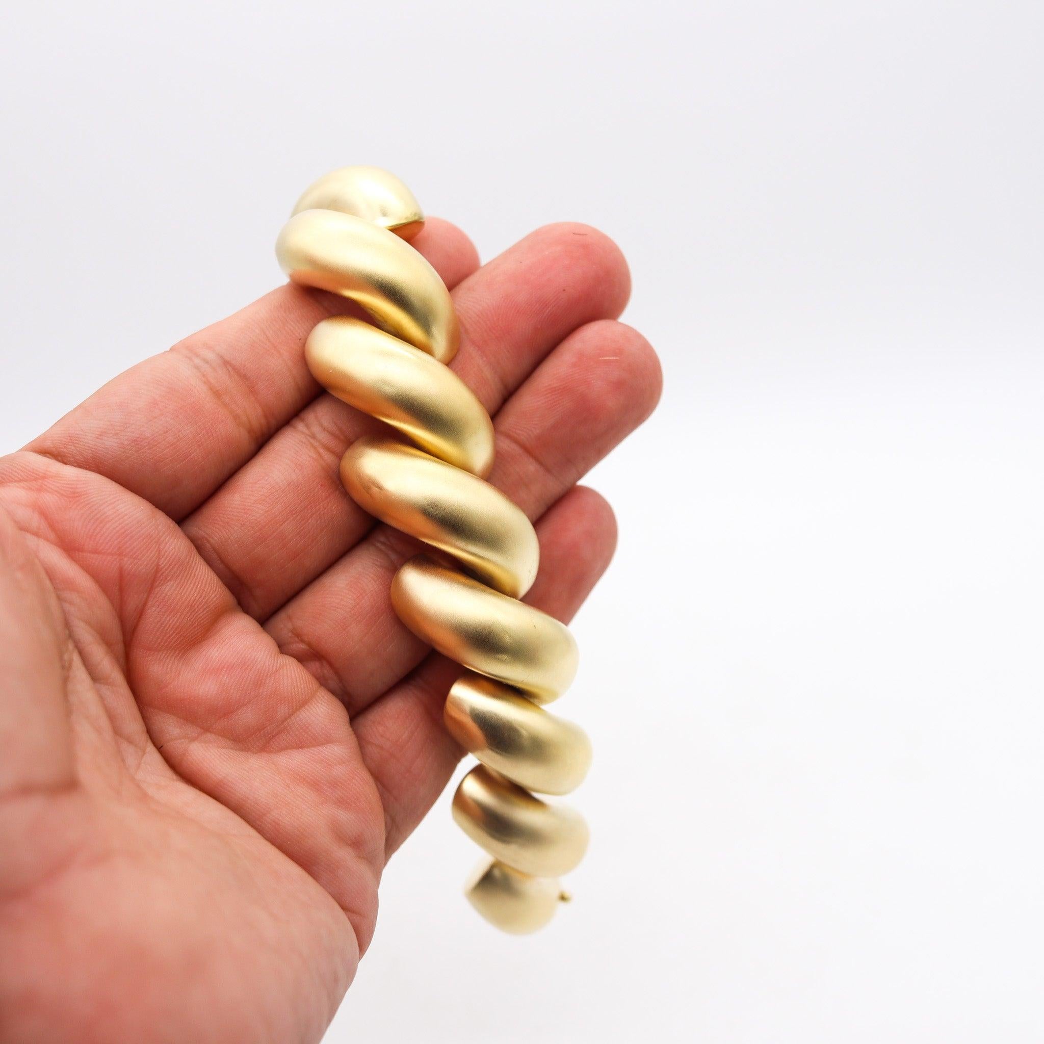 TIFFANY & CO. Oversized San Marcos Links Bracelet In Brushed 14Kt Yellow Gold For Sale 5