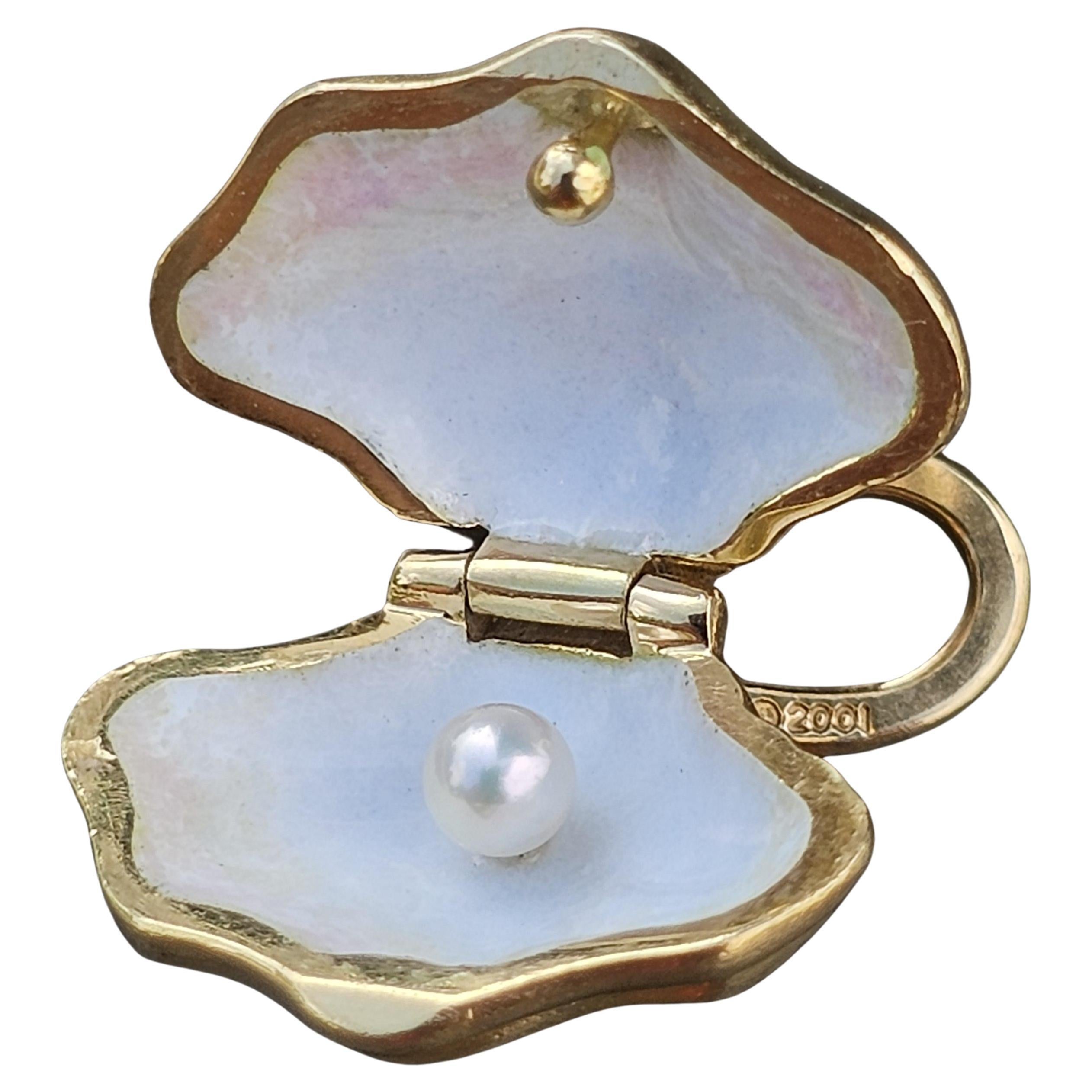 Tiffany & Co. Oyster Clam Shell Enamel Pearl Charm Pendant 18k Yellow Gold 6g For Sale