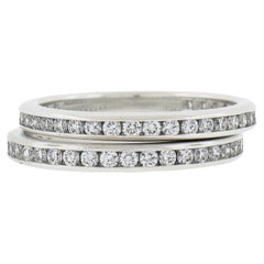 Tiffany & Co. Paar Platin- Guard-Ringe mit 1ctw-Diamantband in Kanalfassung und Stapel